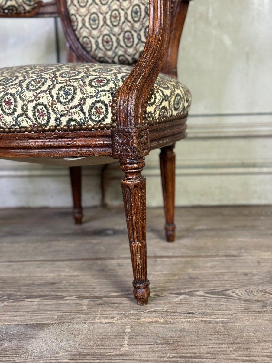 Paire de fauteuils Louis XVI en bois sculpté, 18ème siècle en vente 3