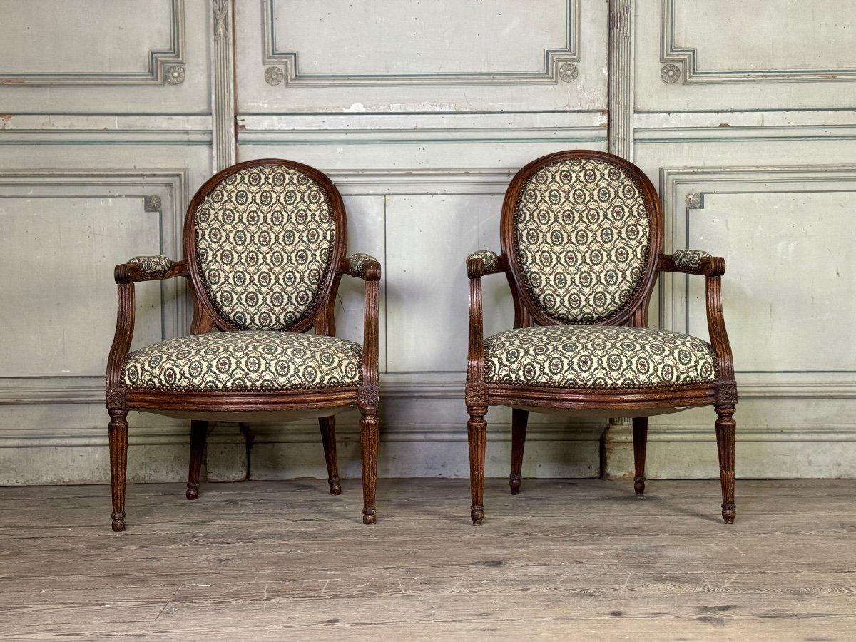 Paire de fauteuils Louis XVI en bois sculpté, 18ème siècle en vente 4