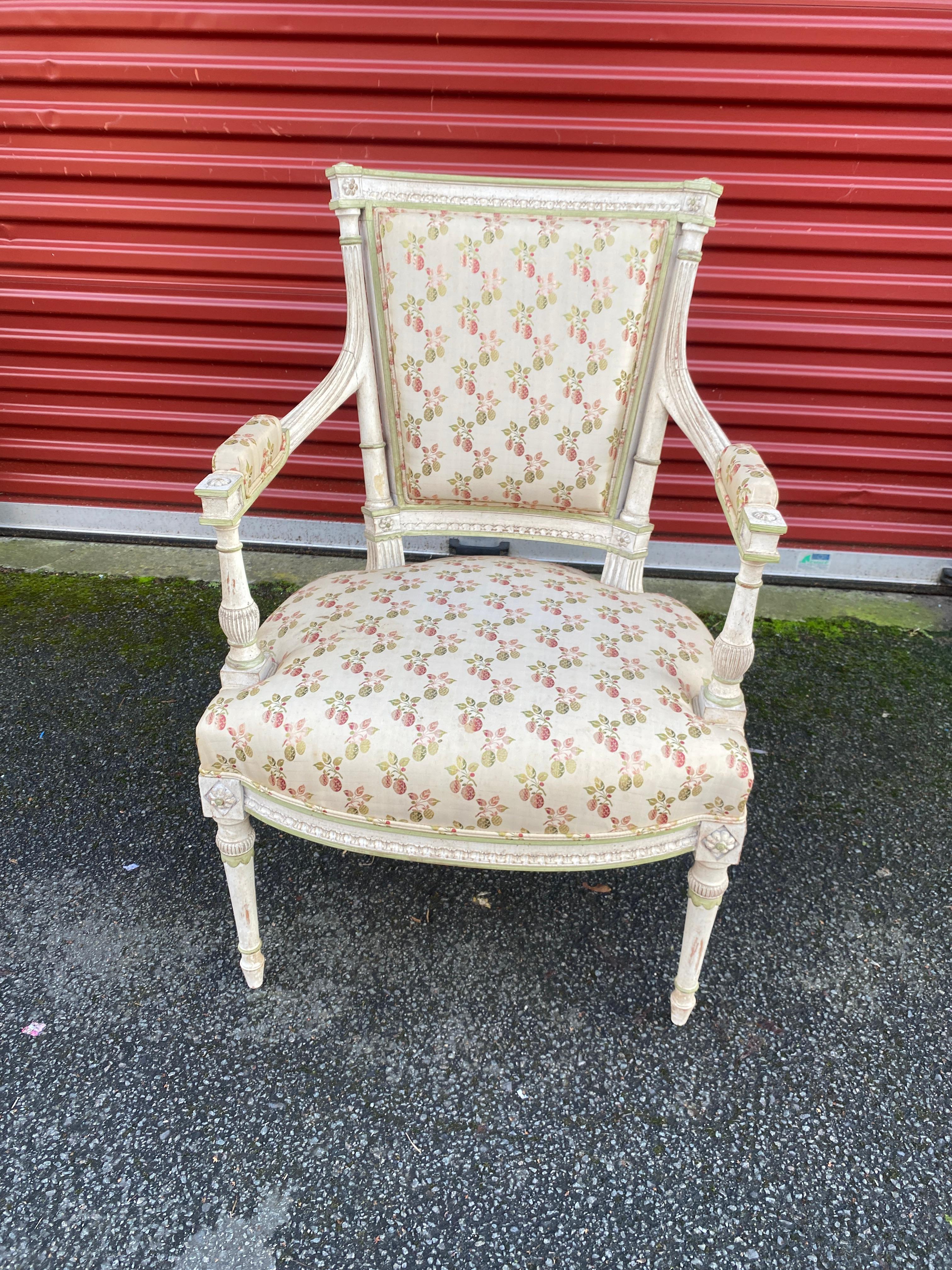 Paire de fauteuils Louis XVI à dossiers incurvés en bois laqué crème Bon état - En vente à Mouscron, WHT