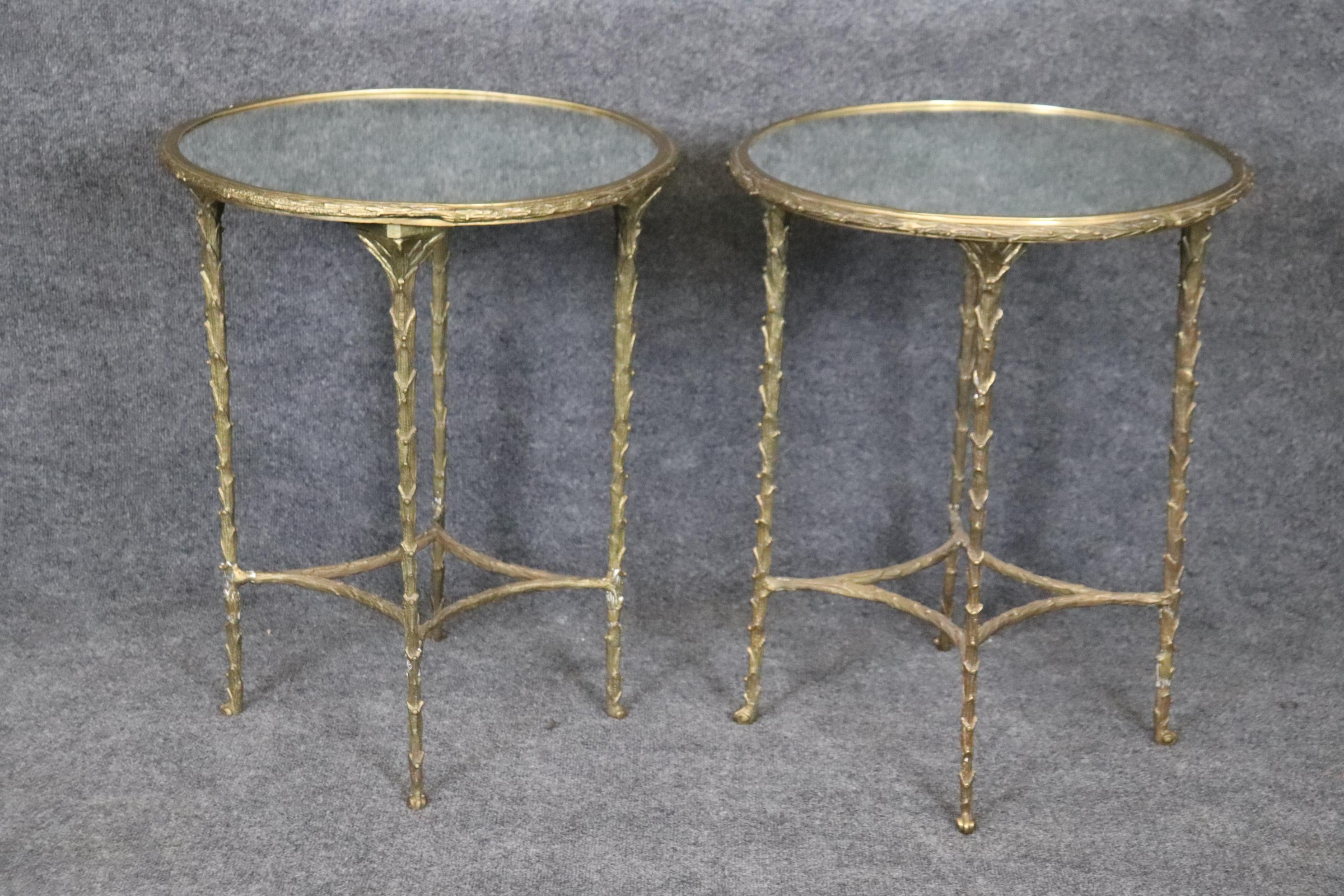 Unknown Pair of Louis XVI Bagues Style Brass and Mirrored Top End Tables Side Tables For Sale