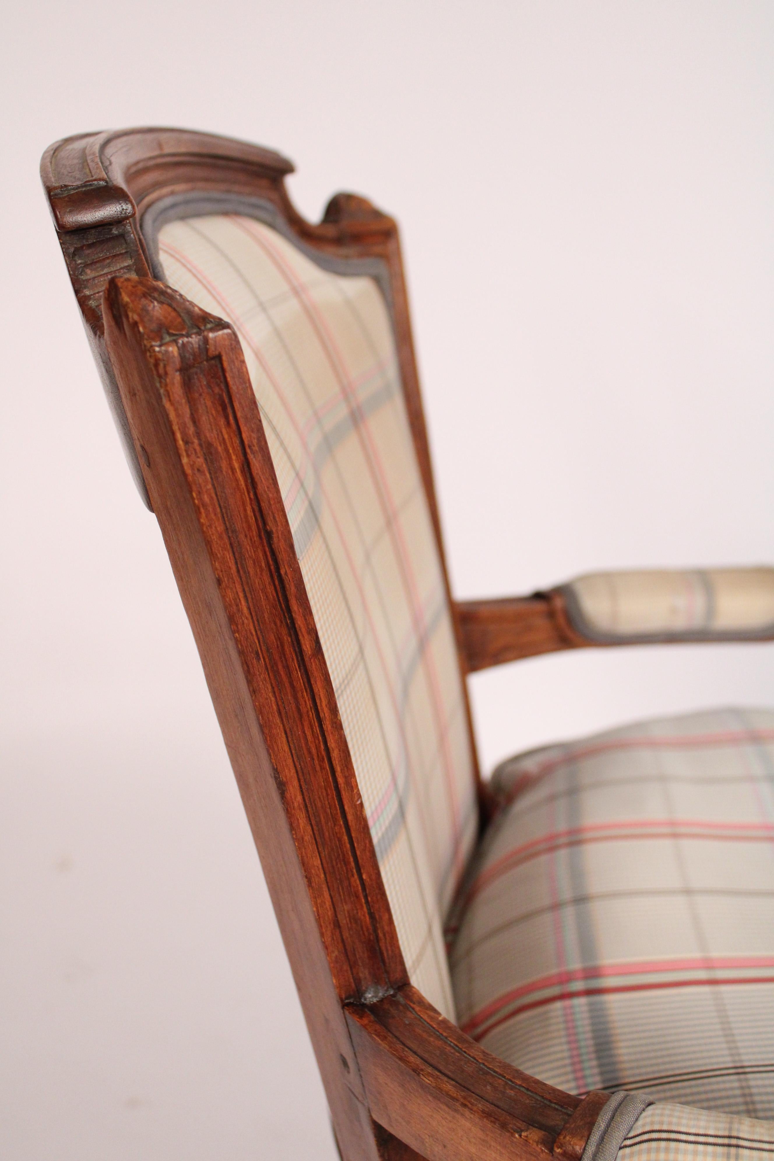 Paire de cadres de fauteuils Louis XVI en bois de hêtre en vente 4