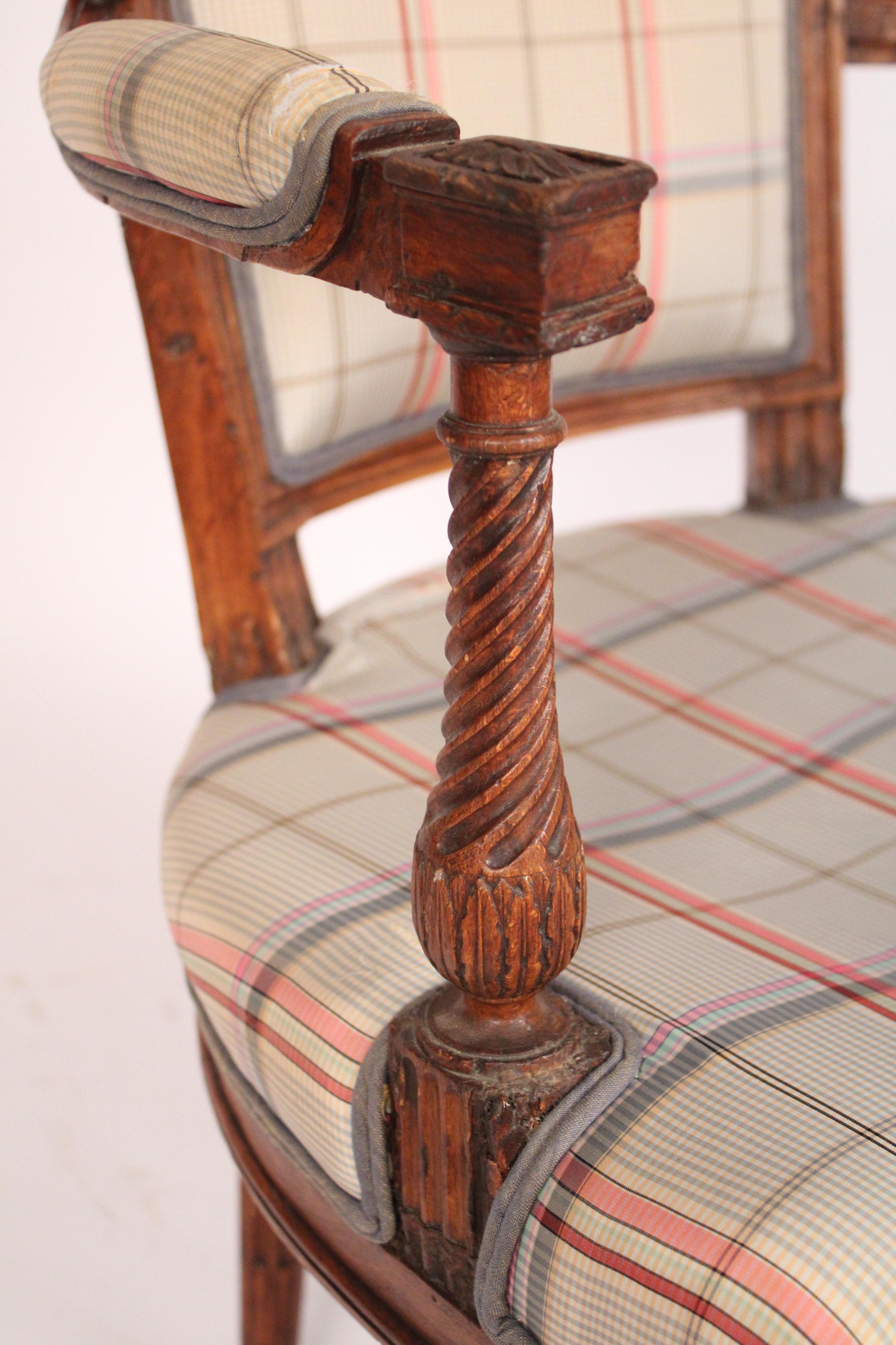 Paire de cadres de fauteuils Louis XVI en bois de hêtre en vente 2