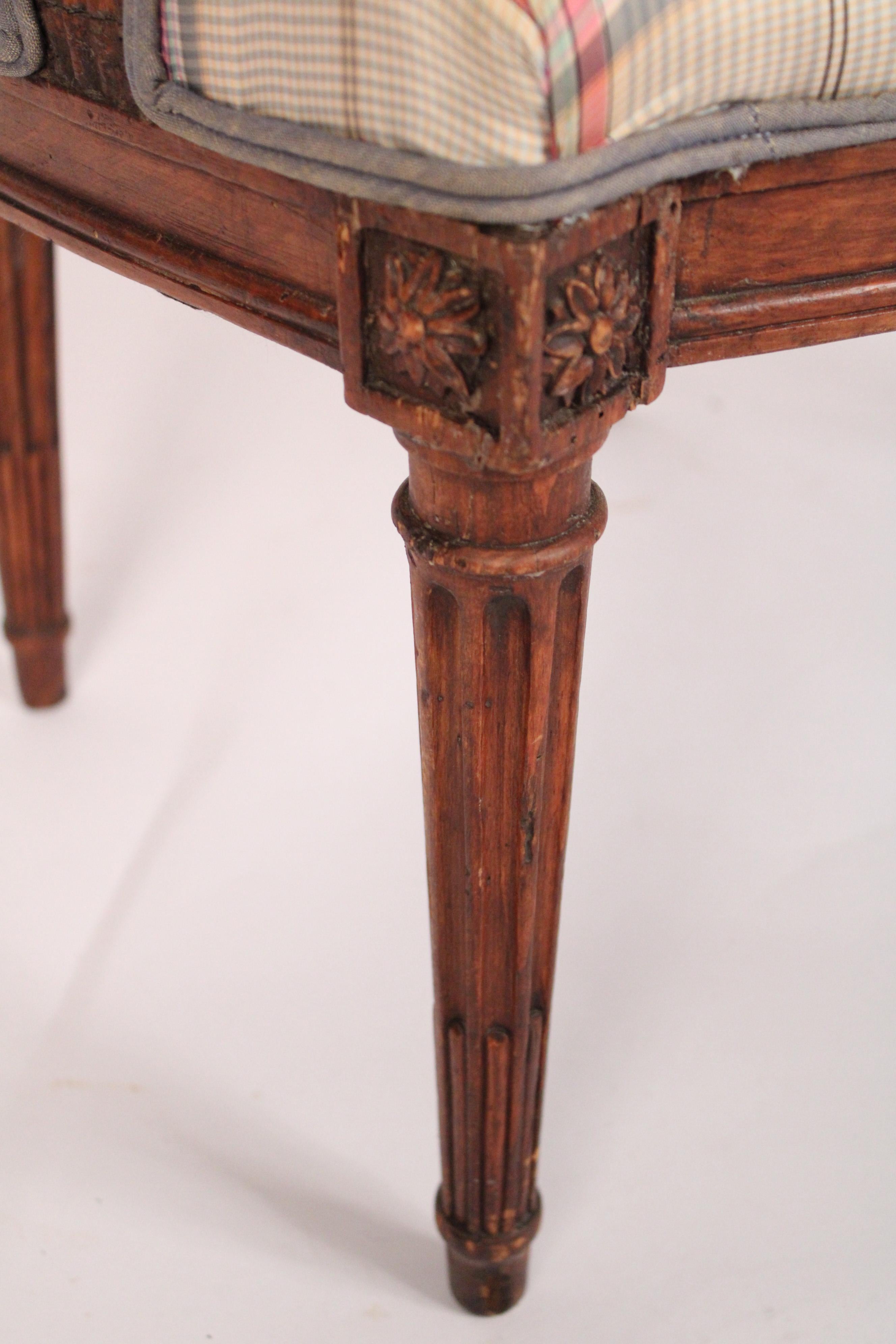 Pair of Louis XVI Beech Wood Armchair Frames For Sale 3