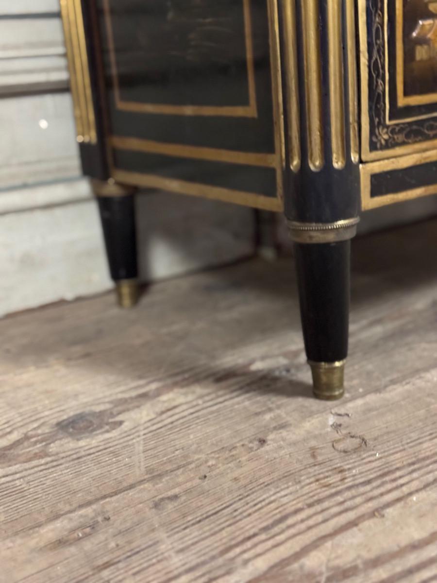 18th Century and Earlier Pair Of Louis XVI Black And Gold Lacquer Semainiers, 18th Century For Sale