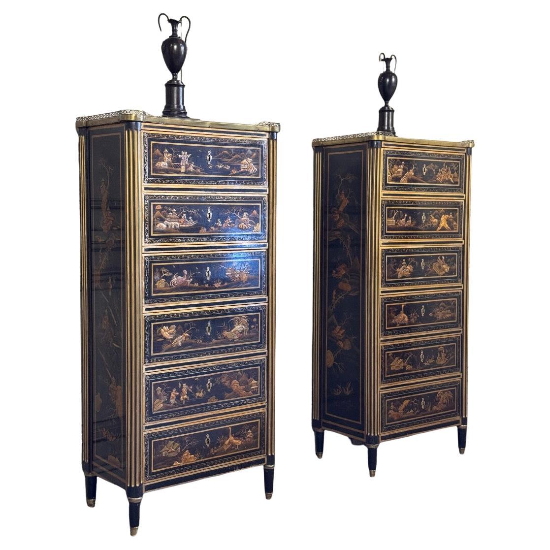 Paire de semainiers Louis XVI en laque noire et or, 18ème siècle