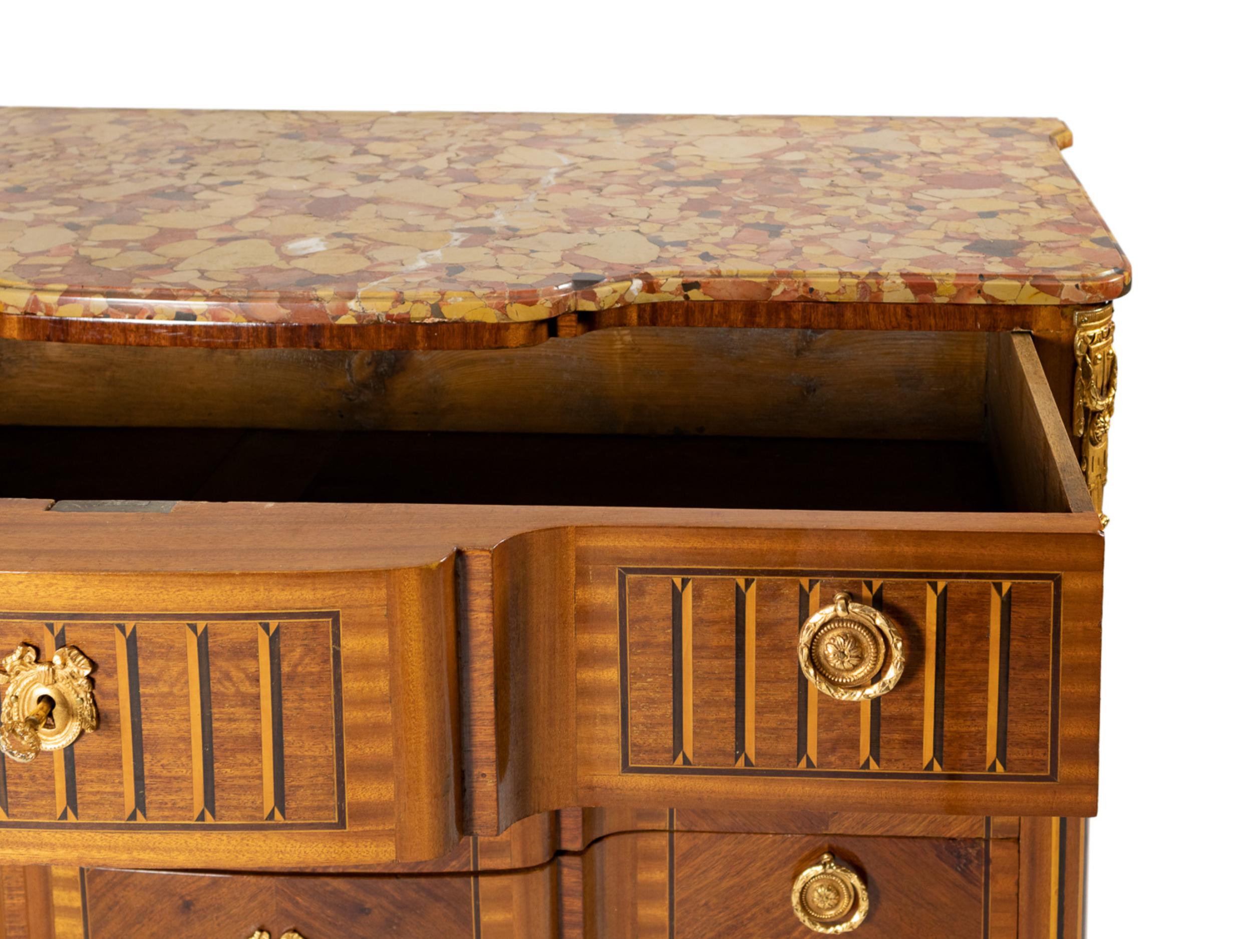 Coppia di commode Luigi XVI, XIX secolo In condizioni discrete in vendita a Lisbon, PT