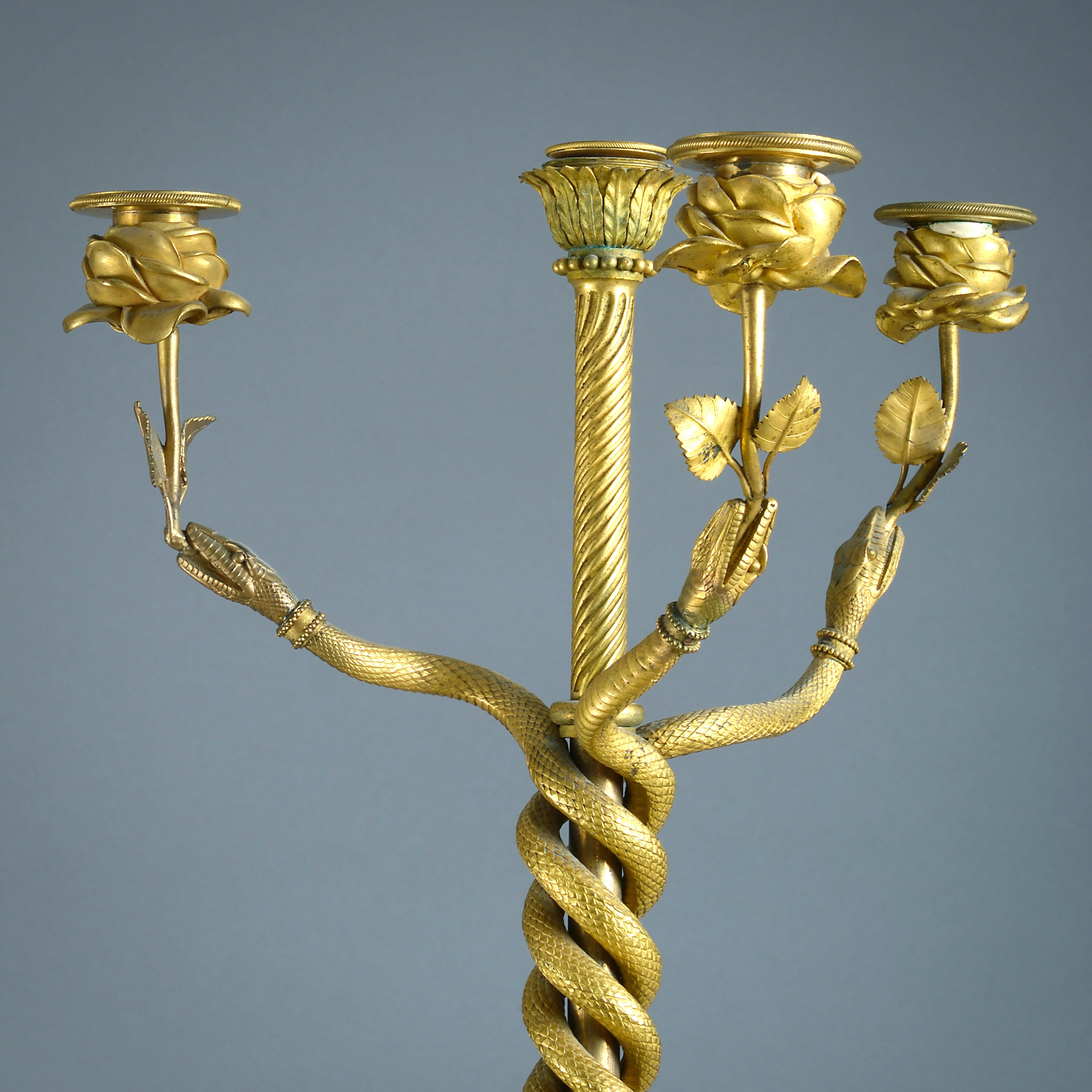 Coppia di candelabri Luigi XVI in bronzo, ormolu e marmo statuario in vendita 2