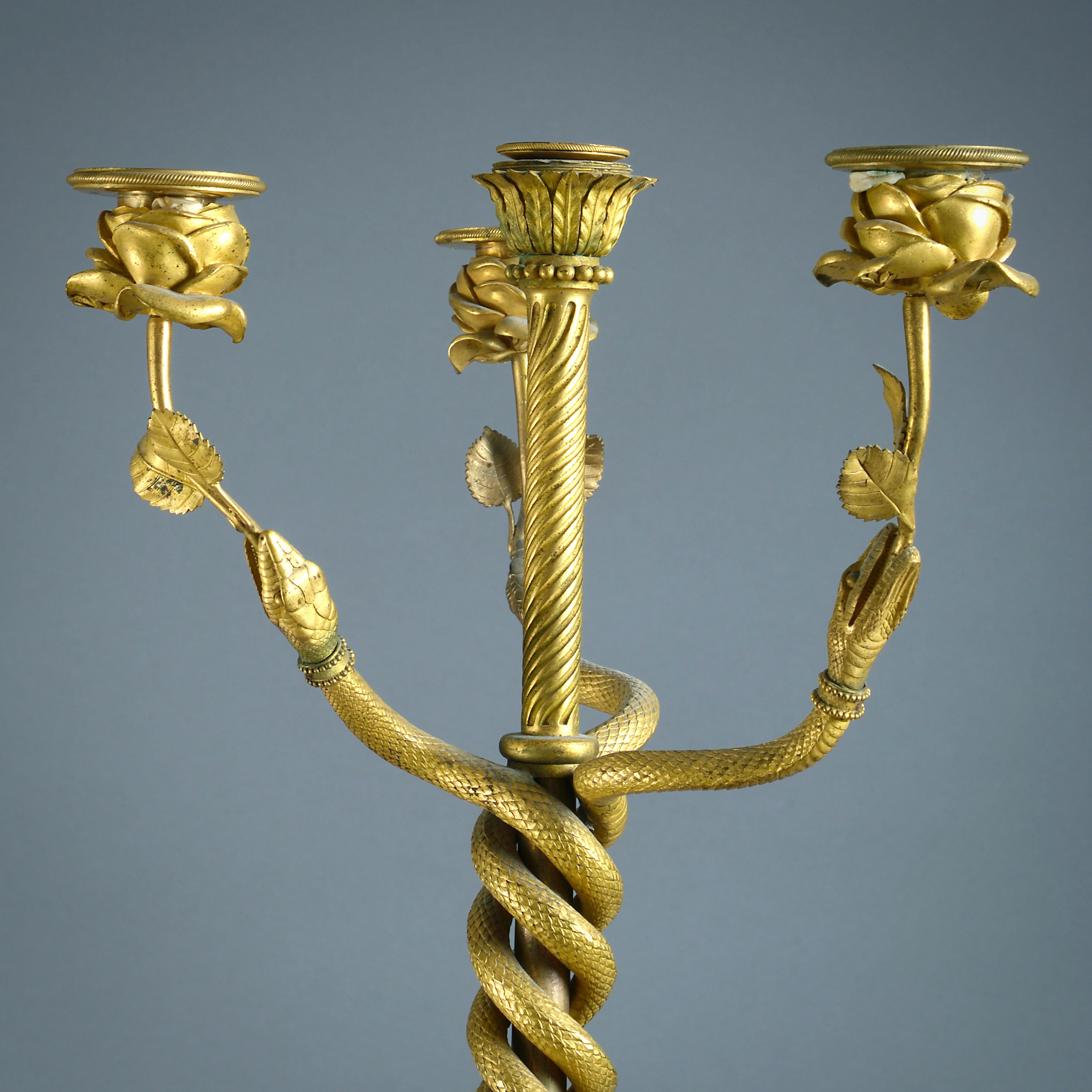 Coppia di candelabri Luigi XVI in bronzo, ormolu e marmo statuario in vendita 3