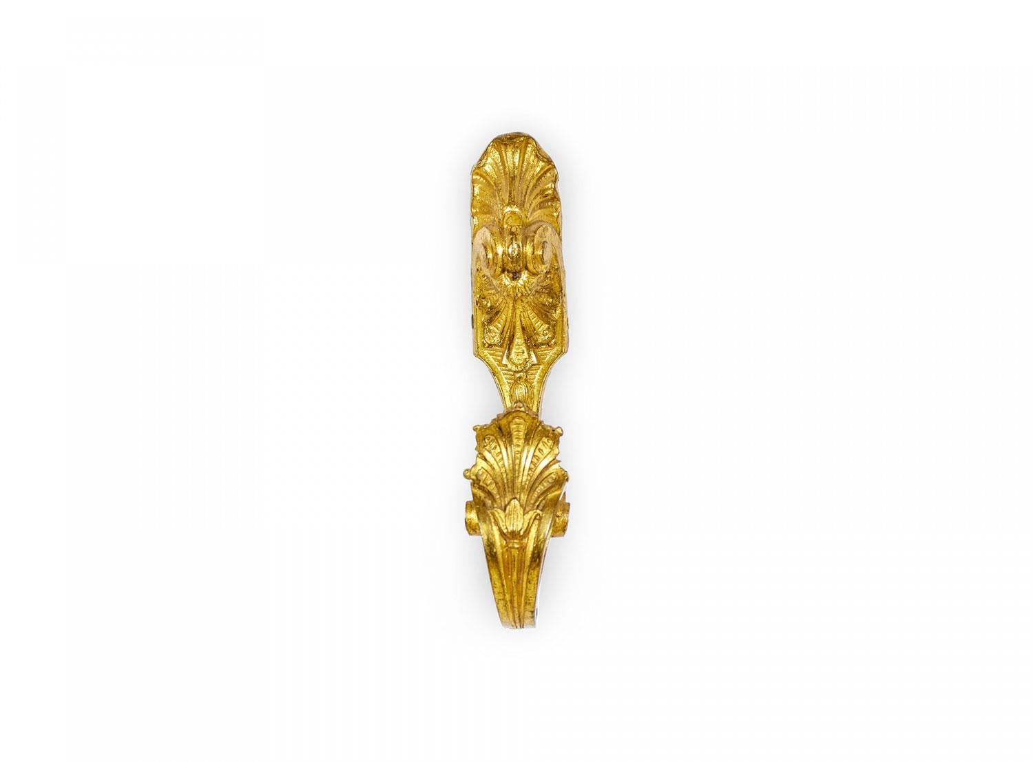 Français Paire de porte-cravates en bronze de style Louis XVI en vente