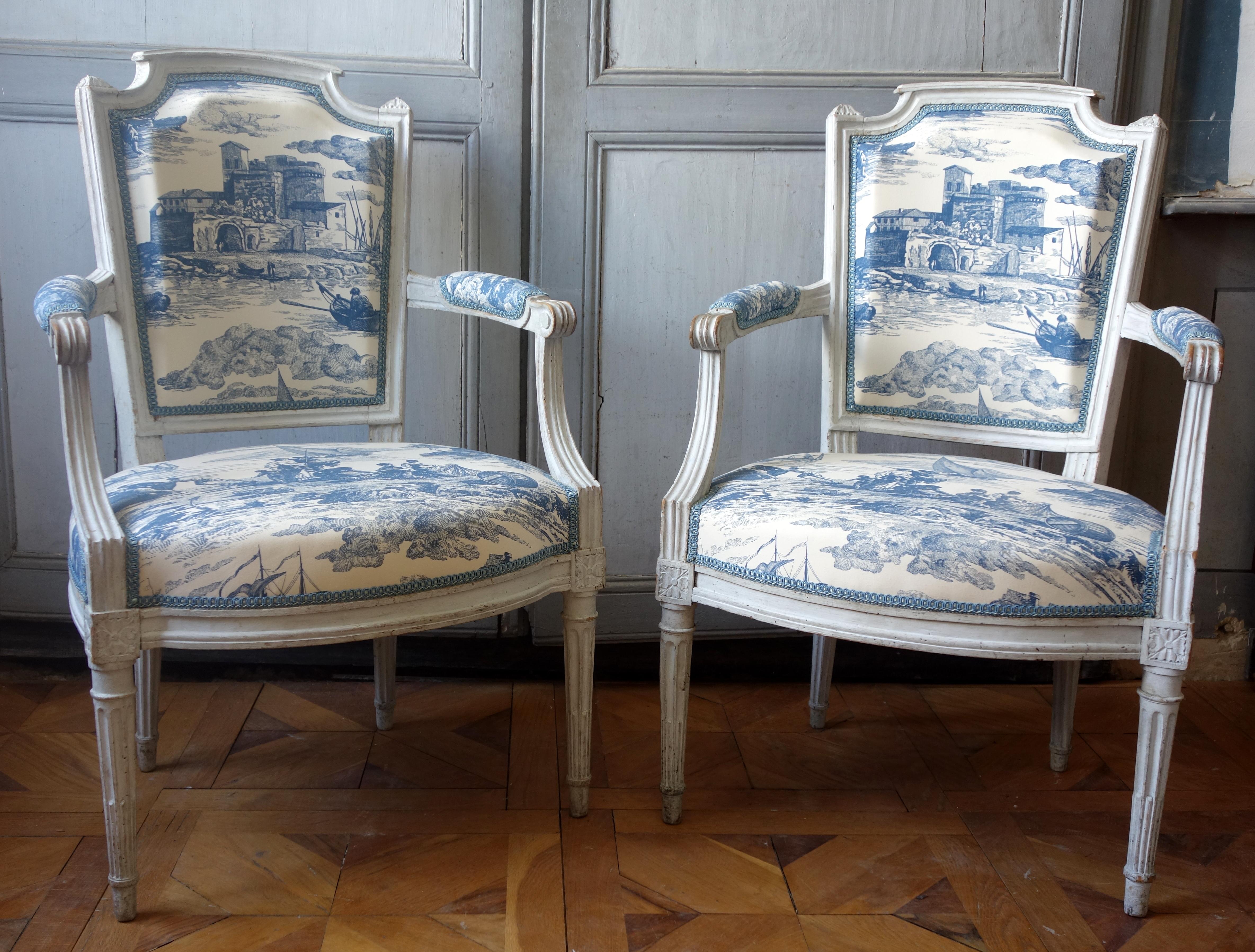 Very charming pair of lacquered beech cabriolet armchairs, fine late 18th century production, 1780.
Our seats have been designed according to the classical Louis XVI shape. Their originality mainly lays in the cover : for these seats we chose a