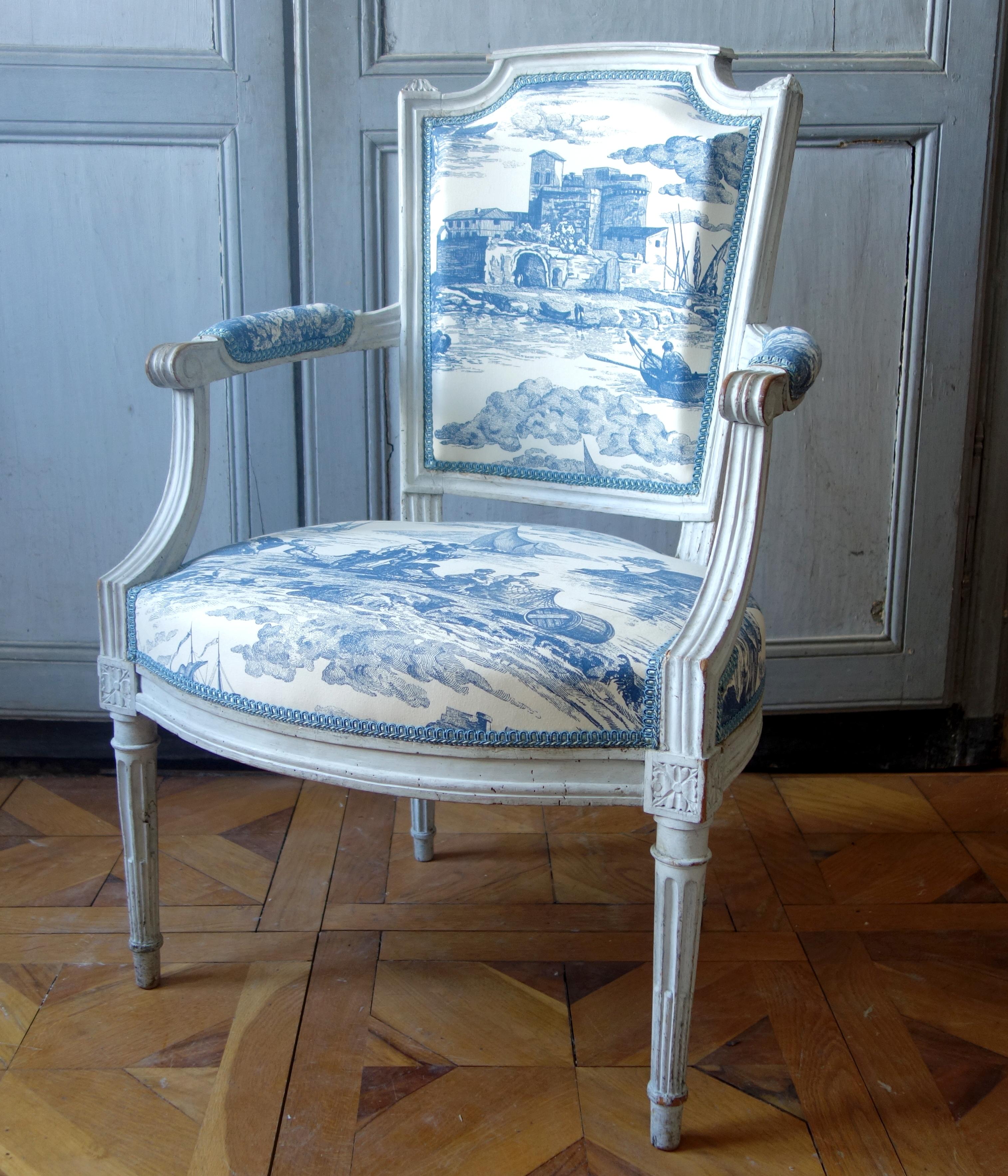 Lacquered Pair of Louis XVI cabriolet armchairs, 18th century, toile de Jouy fabric