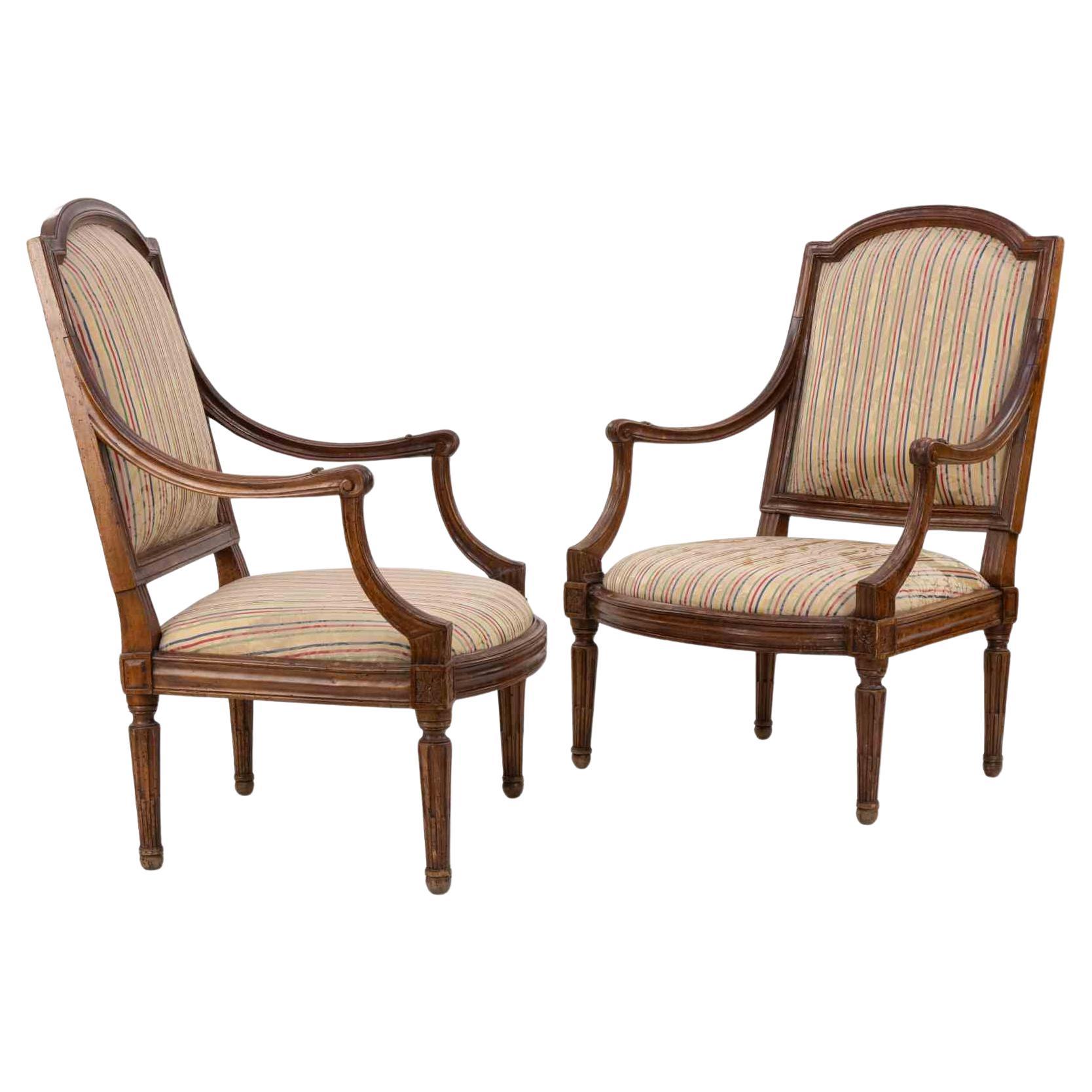 Beautiful pair of walnut Louis XVI chairs realized in Italy in the late 18th Century.

Reupholstered in the mid-20th Century.

Very good condition.