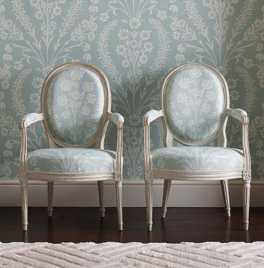 Paar Louis-XVI-Stühle aus der Werkstatt von Barthelemy Denis Chardon (Gemalt) im Angebot
