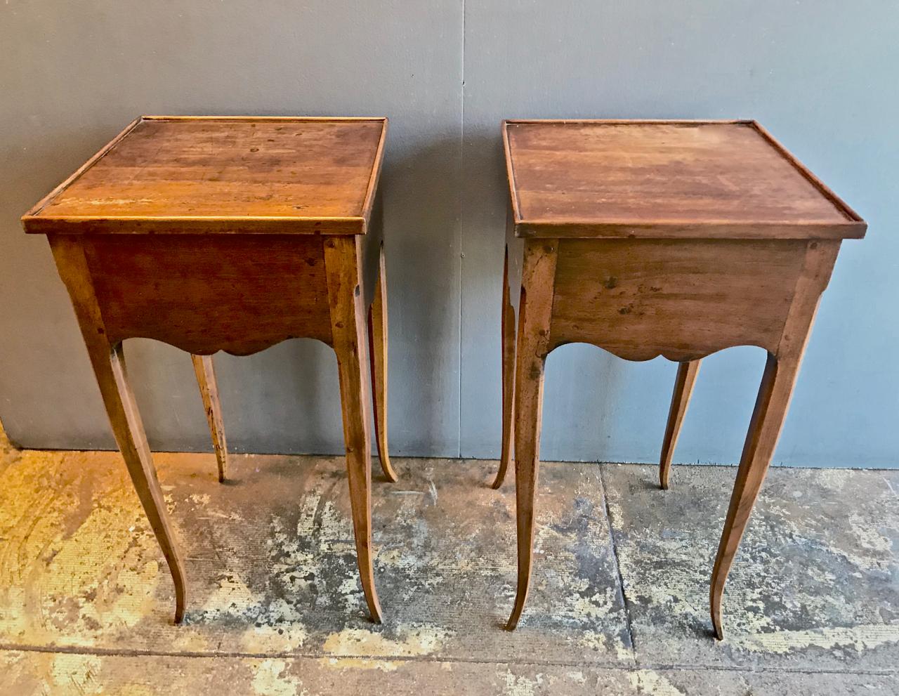 Pair of Louis XVI/Directoire Style Petites Commodes or Nightstands In Good Condition In Pasadena, CA