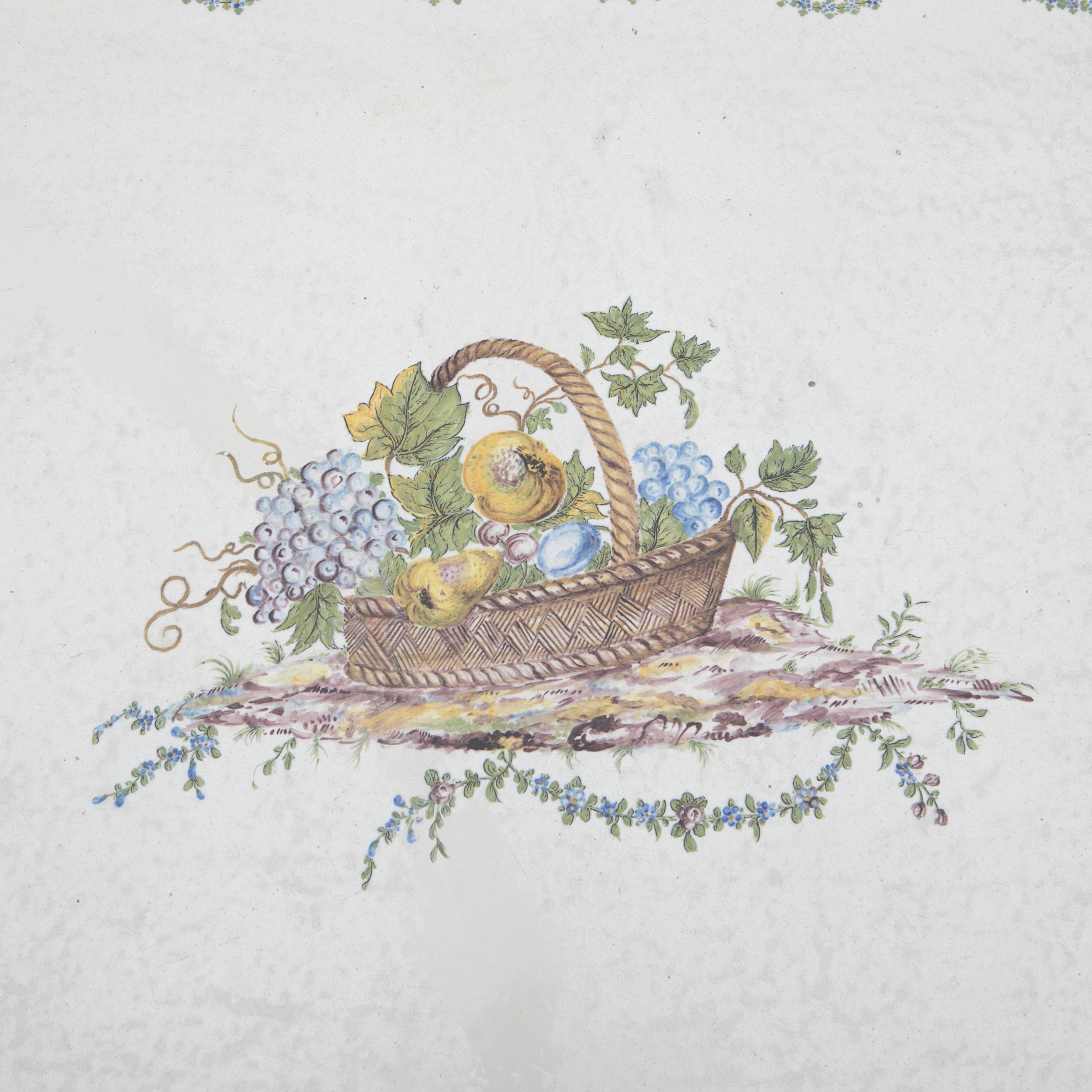 Paire de tables à plateaux Louis XVI en faïence avec décorations florales peintes à la main en vente 7