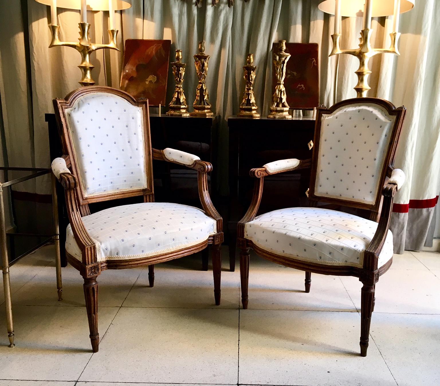 Hand-Carved 18th Century Pair of Louis XVI Fauteulis or Armchairs