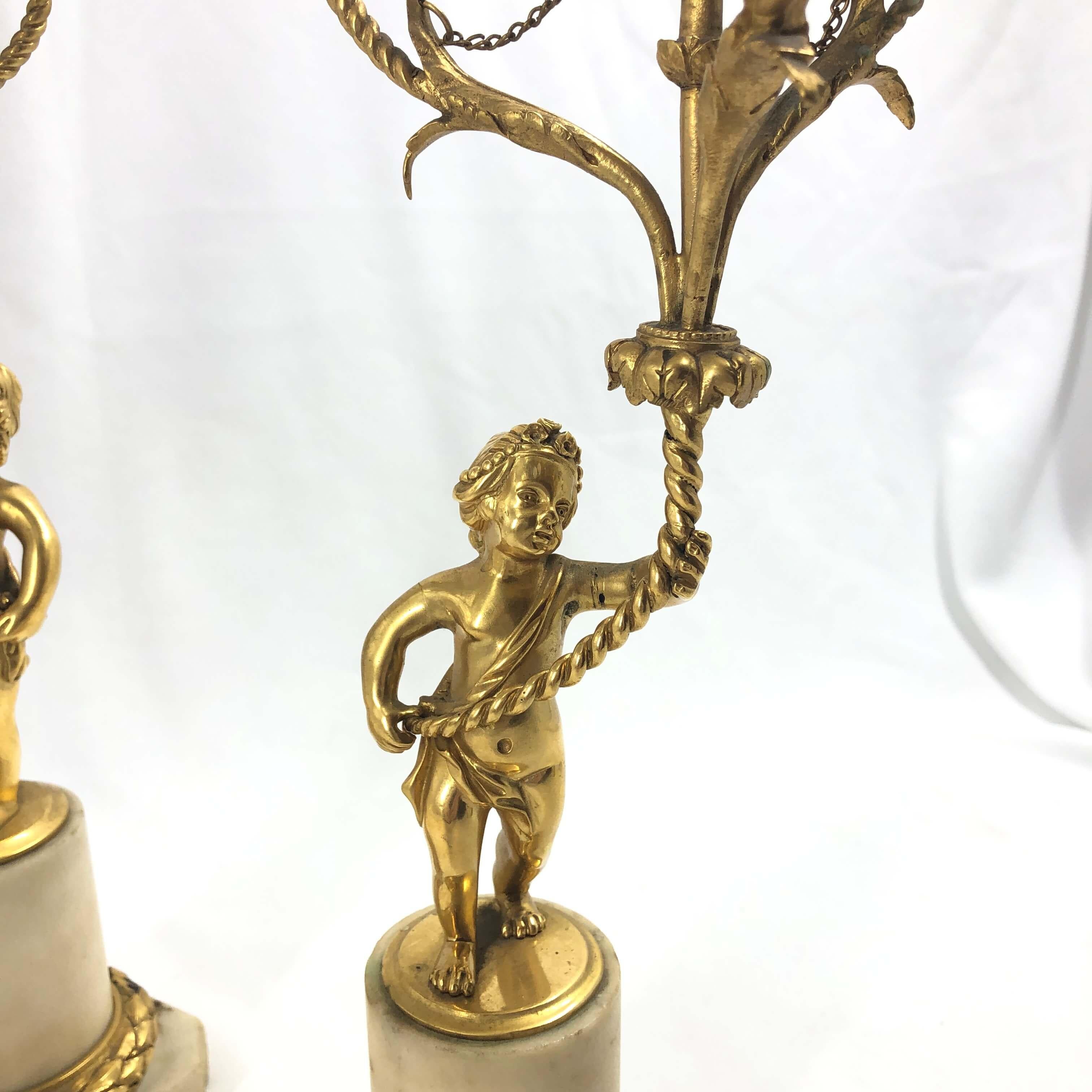 Français Paire de candélabres figuratifs de style Louis XVI