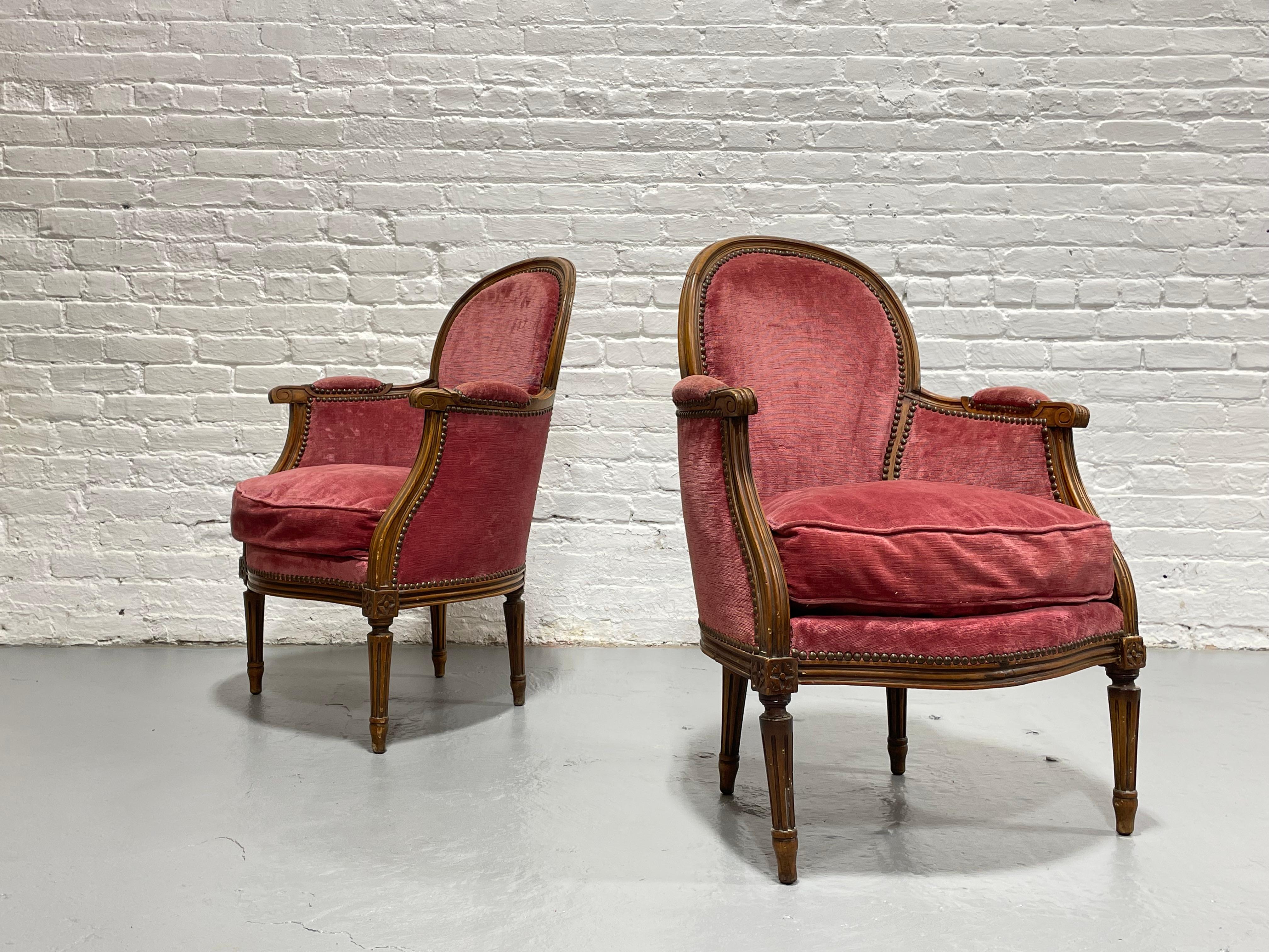 Paar französische Bergere-Sessel im Louis-XVI-Stil, um 1940 im Angebot 2