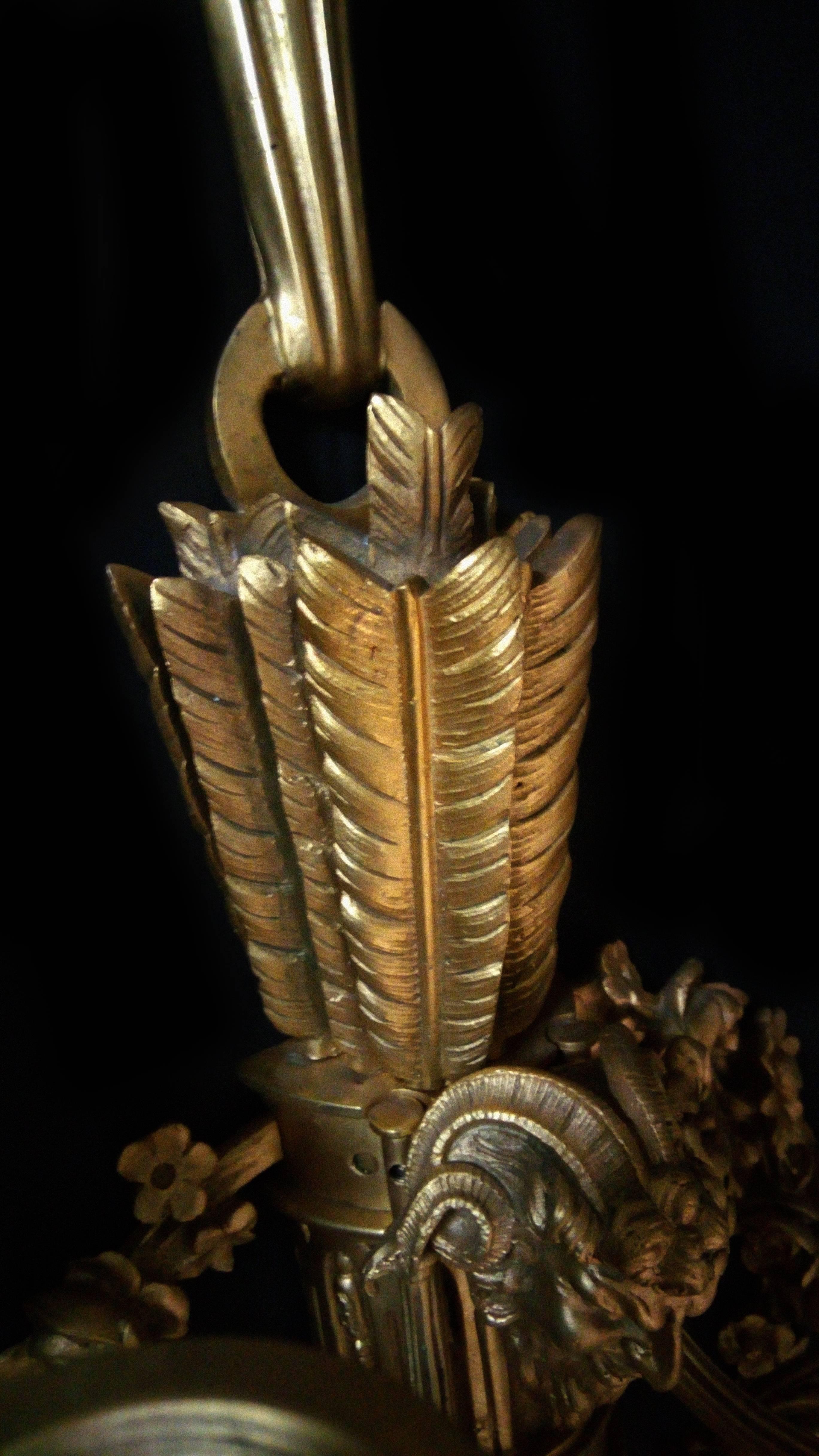 Paar Louis XVI-Wandleuchter aus vergoldeter, vergoldeter und vergoldeter Bronze mit fünf Lichtern 5