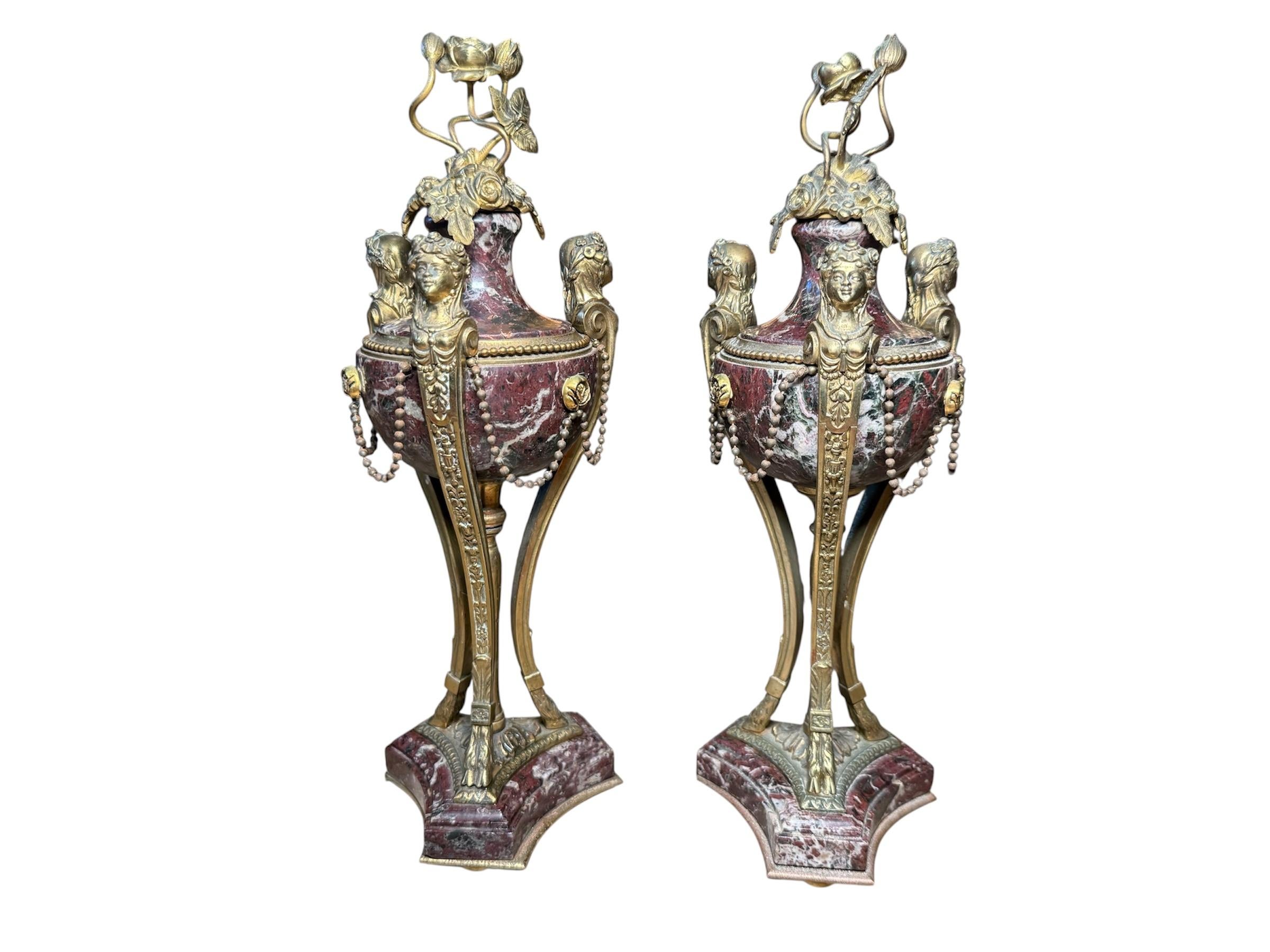Luigi XVI Pair Of Louis XVI Gilt Bronze And Marble Cassolettes in vendita