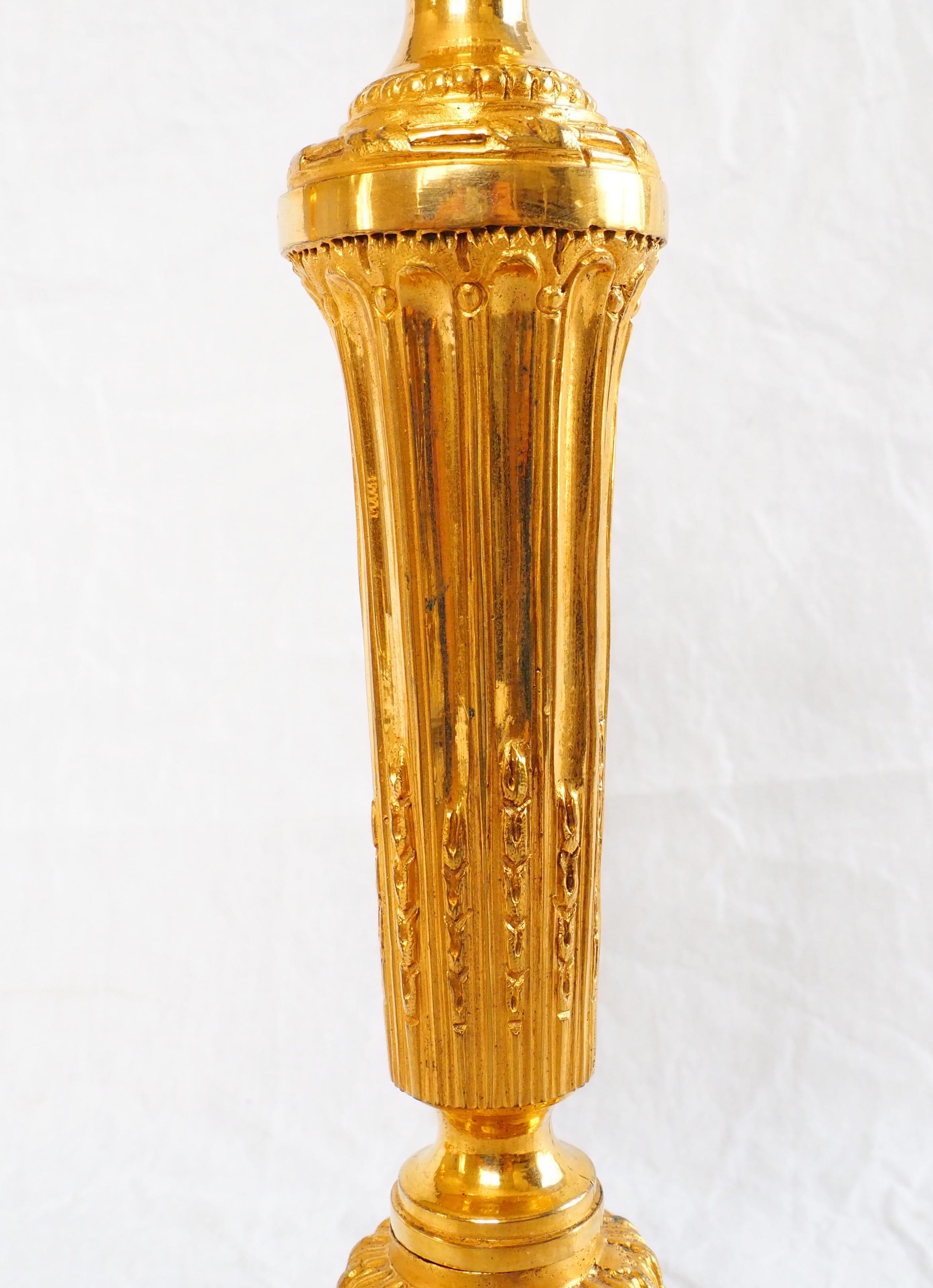Coppia di candelieri Luigi XVI in bronzo dorato e ormolu - XIX secolo - 11