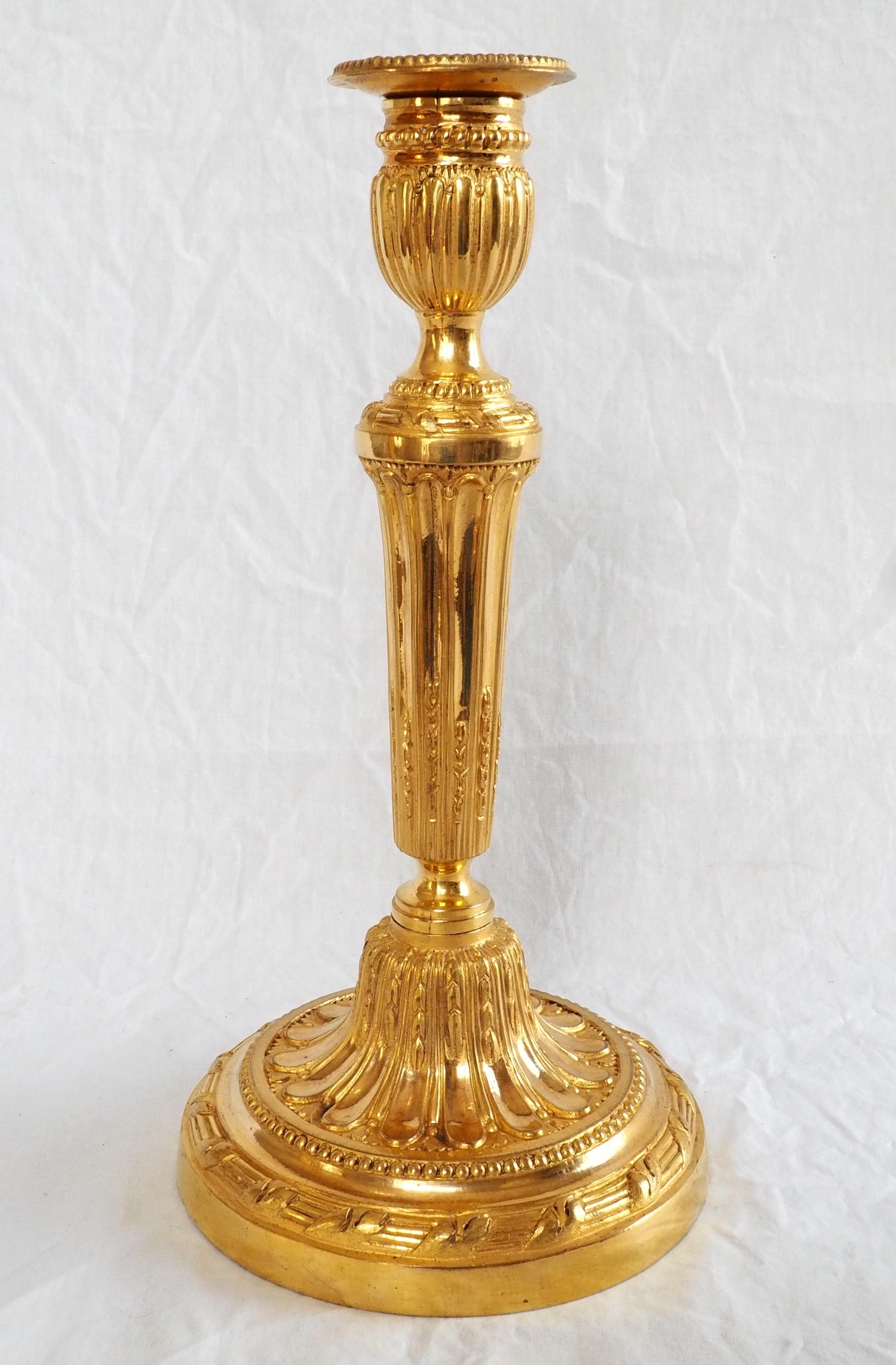 Francese Coppia di candelieri Luigi XVI in bronzo dorato e ormolu - XIX secolo - 11