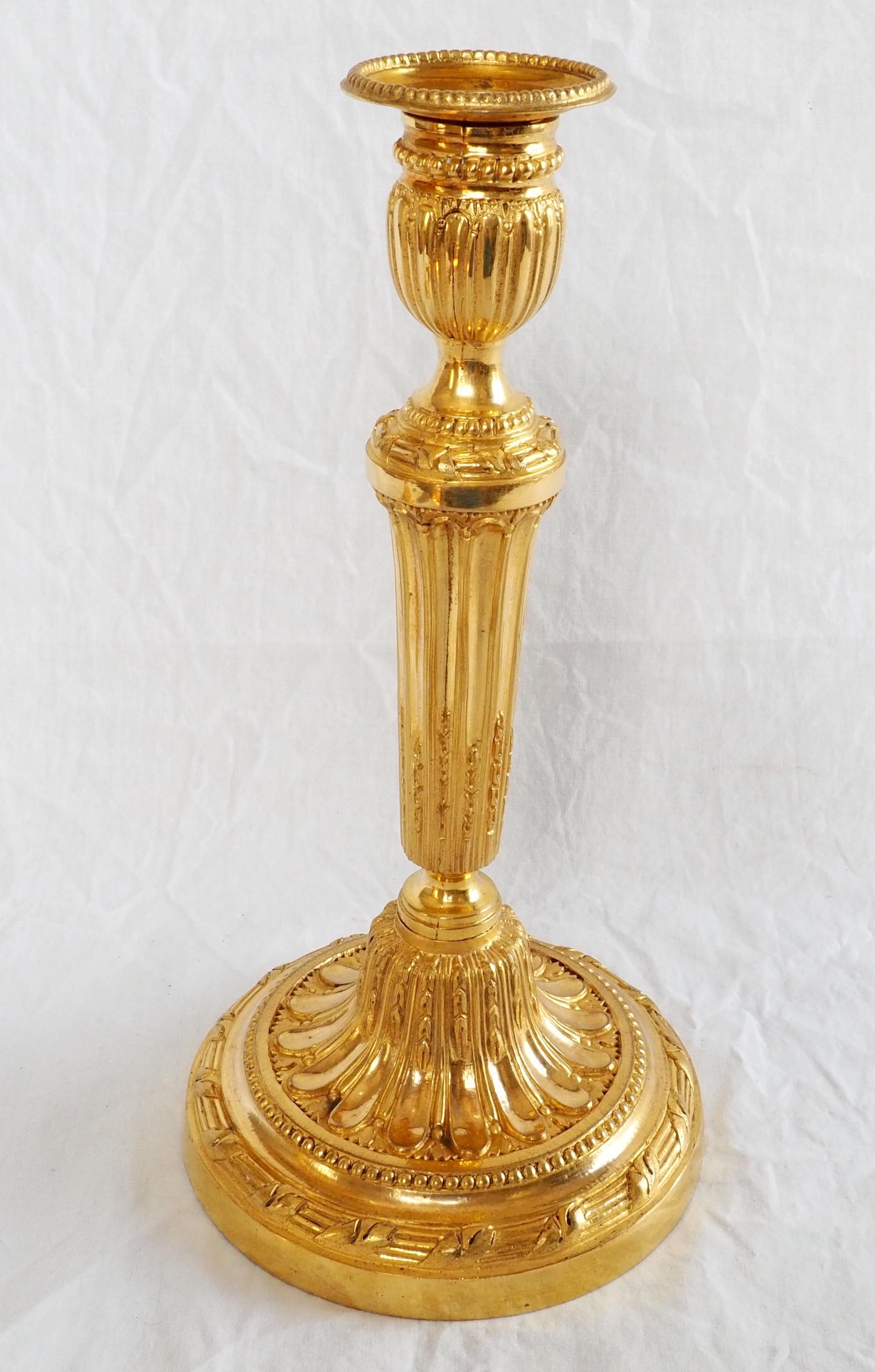 Coppia di candelieri Luigi XVI in bronzo dorato e ormolu - XIX secolo - 11