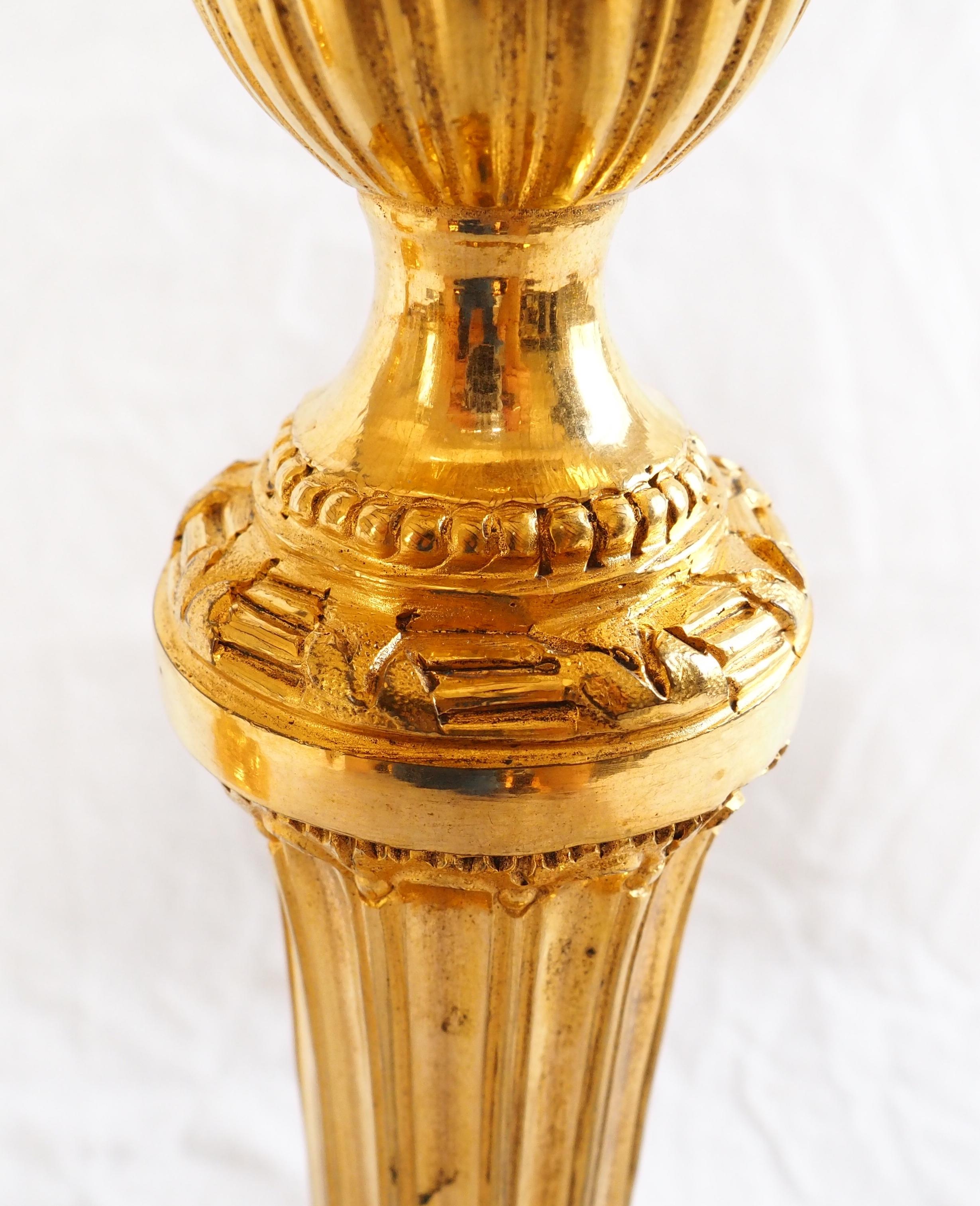 Coppia di candelieri Luigi XVI in bronzo dorato e ormolu - XIX secolo - 11