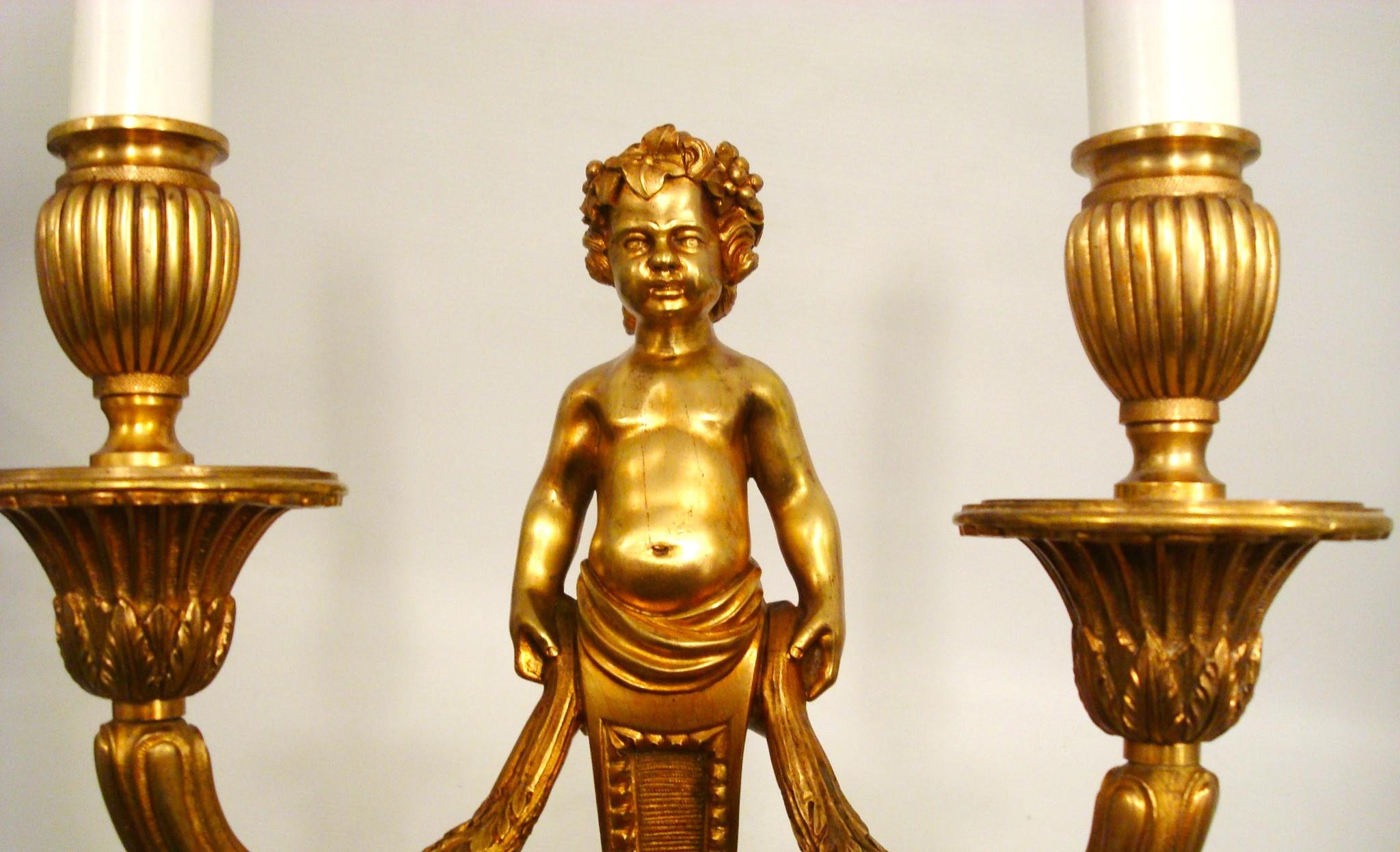 Coppia di appliques da parete Luigi XVI in bronzo dorato, Pierre Gouthière. , circa 1780 in vendita 4