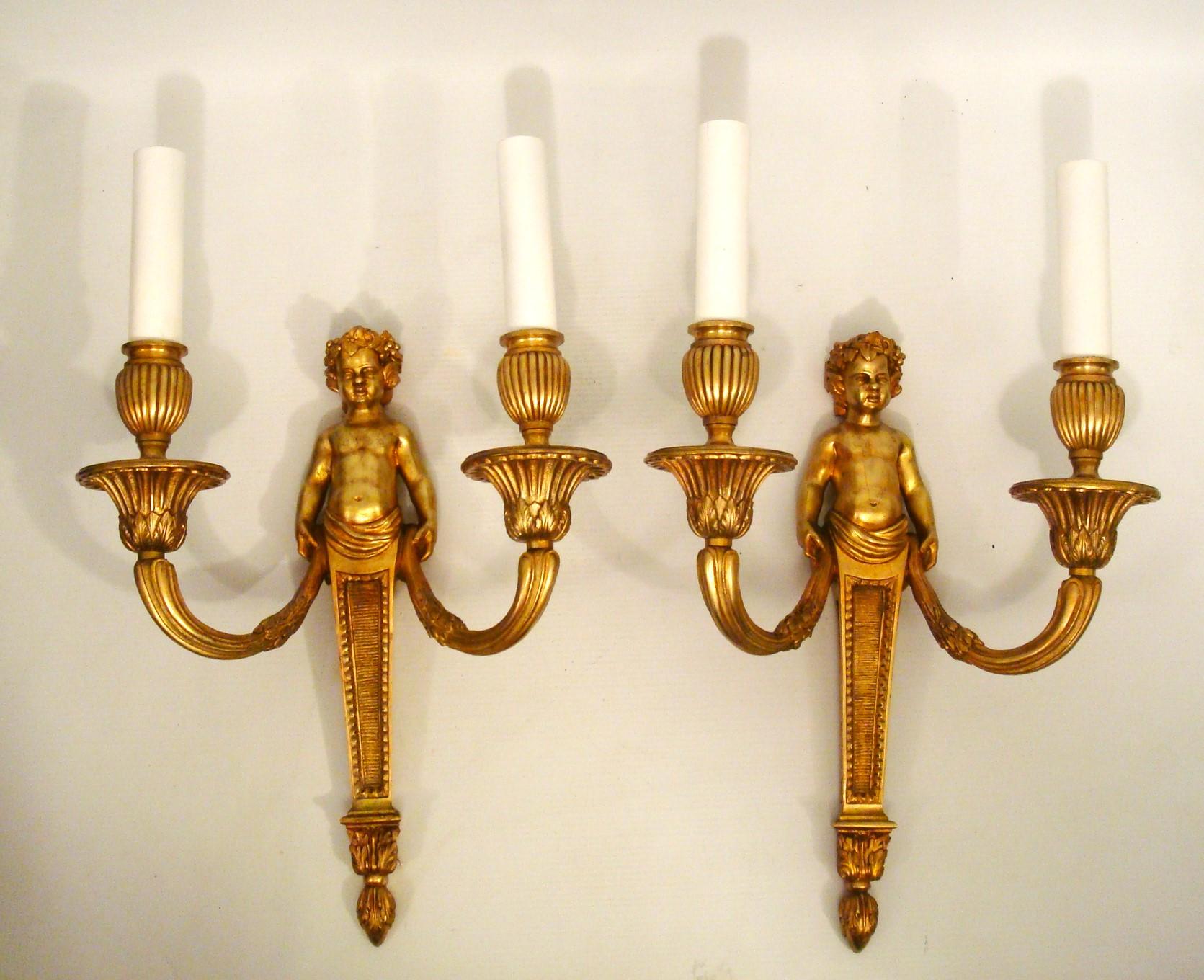 Dorato Coppia di appliques da parete Luigi XVI in bronzo dorato, Pierre Gouthière. , circa 1780 in vendita
