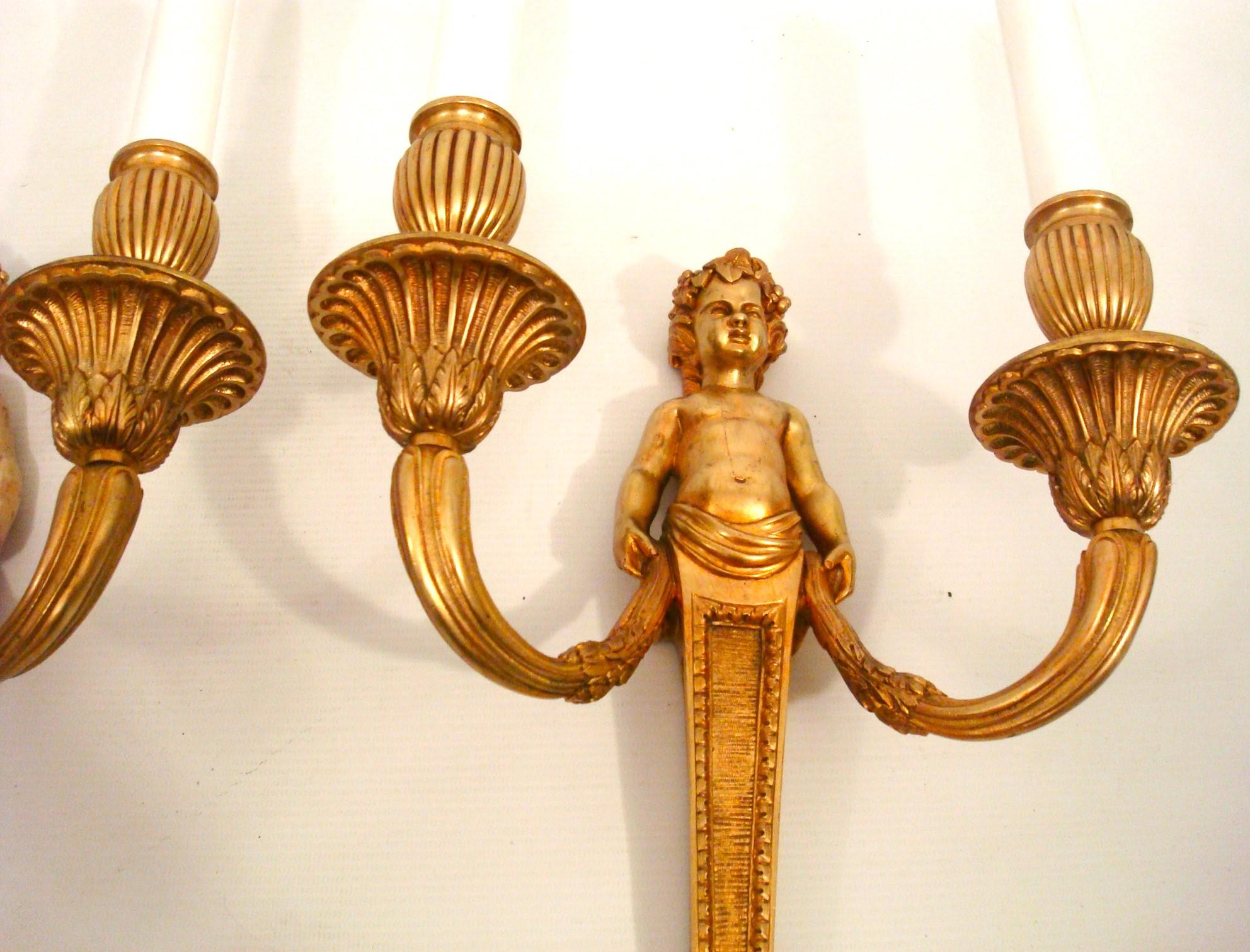 Coppia di appliques da parete Luigi XVI in bronzo dorato, Pierre Gouthière. , circa 1780 In condizioni buone in vendita a Buenos Aires, Olivos