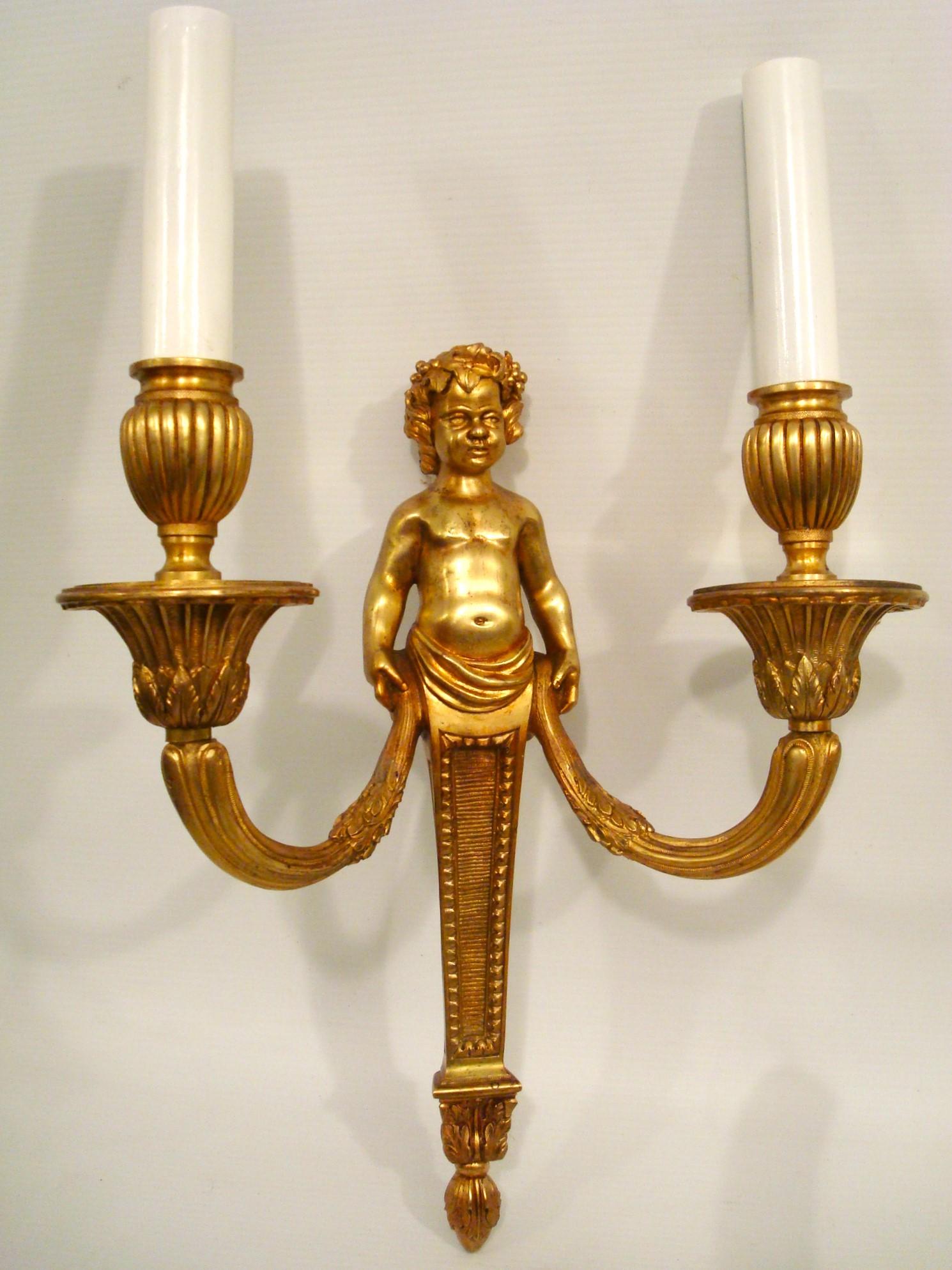 XVIII secolo Coppia di appliques da parete Luigi XVI in bronzo dorato, Pierre Gouthière. , circa 1780 in vendita