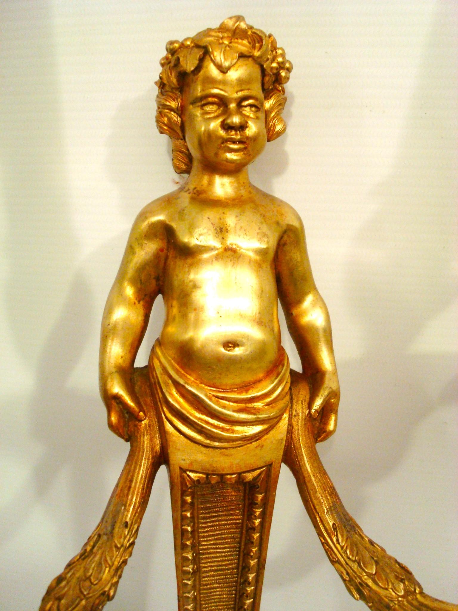 Bronzo Coppia di appliques da parete Luigi XVI in bronzo dorato, Pierre Gouthière. , circa 1780 in vendita