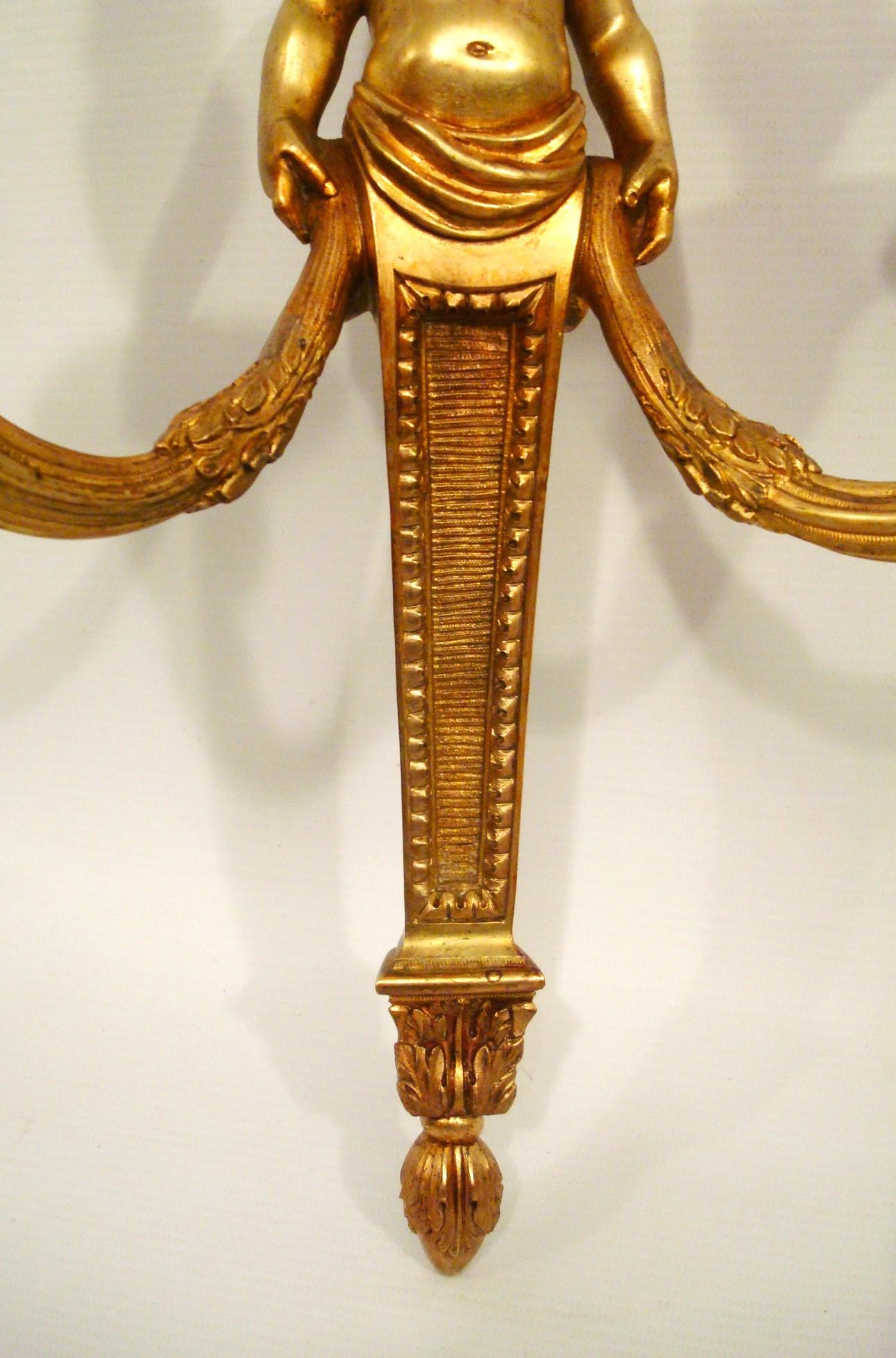 Coppia di appliques da parete Luigi XVI in bronzo dorato, Pierre Gouthière. , circa 1780 in vendita 2