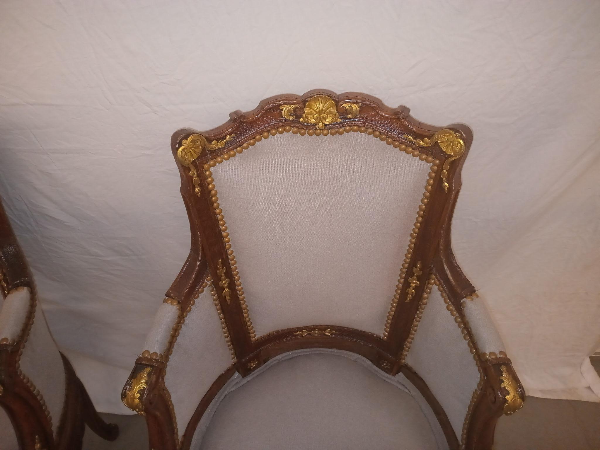 Coppia di sedie da salotto francesi Luigi XVI con ormeggio in bronzo. in vendita 1