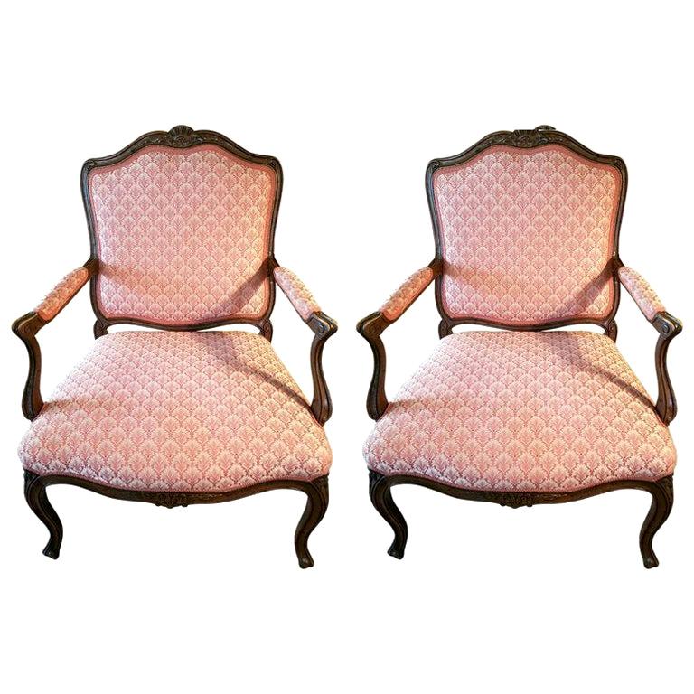 Paire de fauteuils ou fauteuils bergères Louis XVI en chêne et tapissés, 20ème siècle en vente