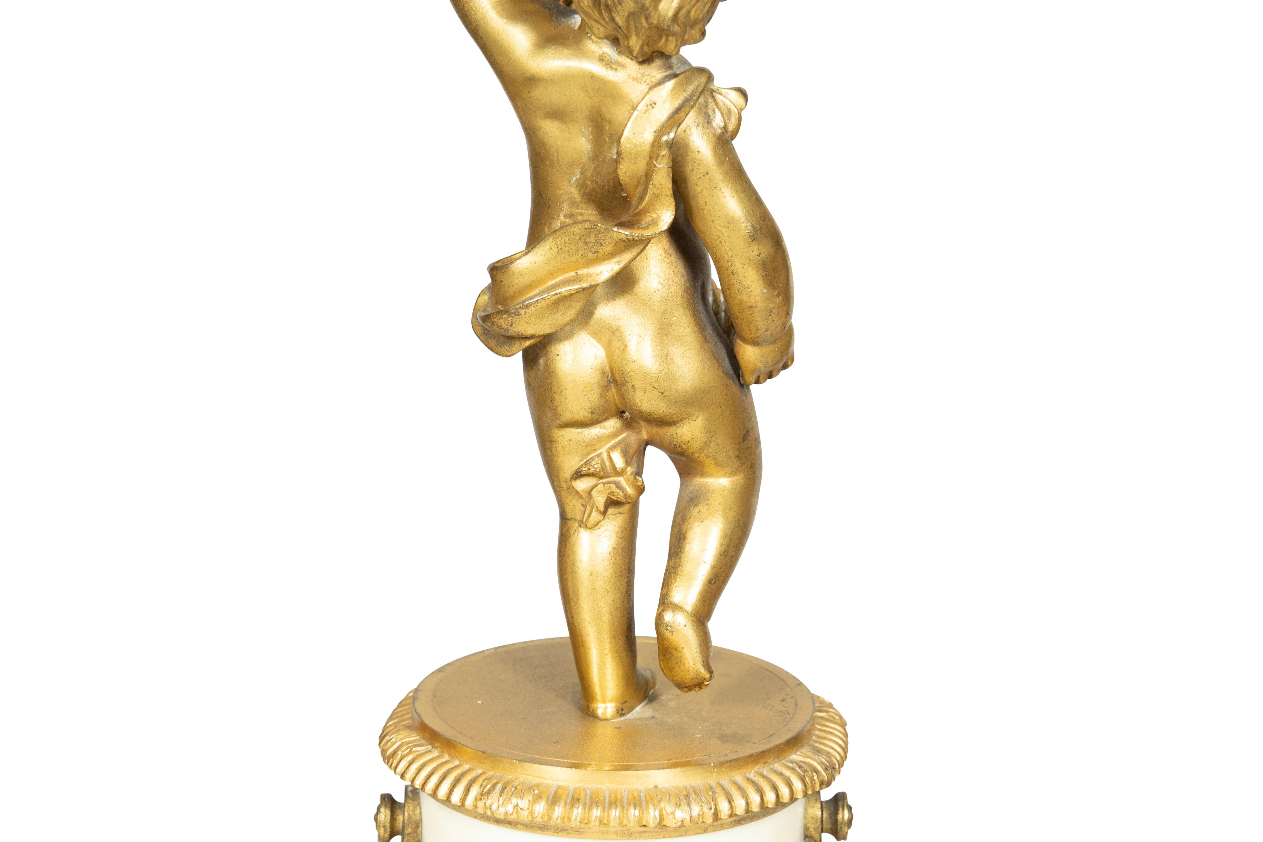 Coppia di candelabri Luigi XVI in ormolu e marmo in vendita 6