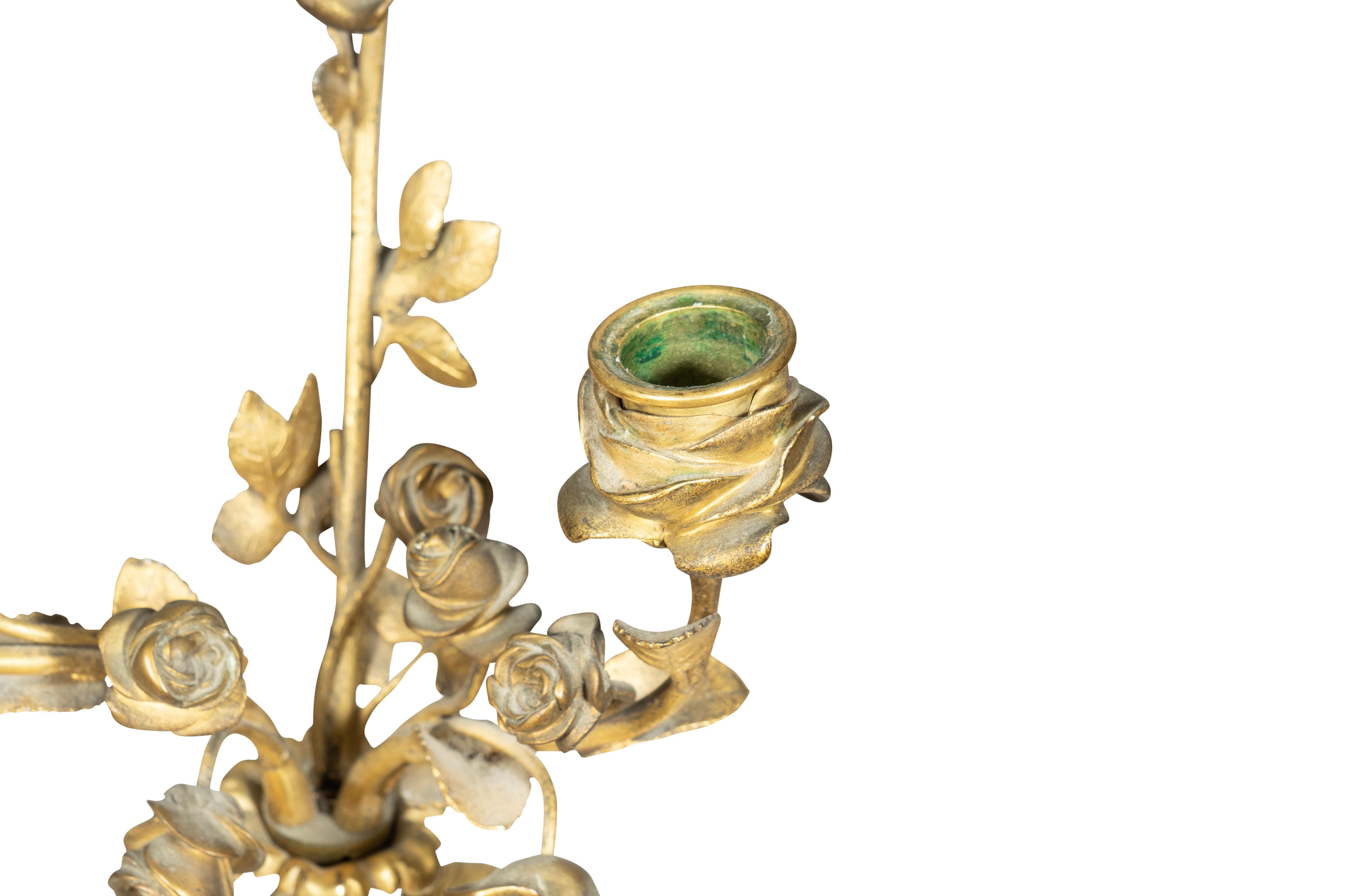 Coppia di candelabri Luigi XVI in ormolu e marmo in vendita 8
