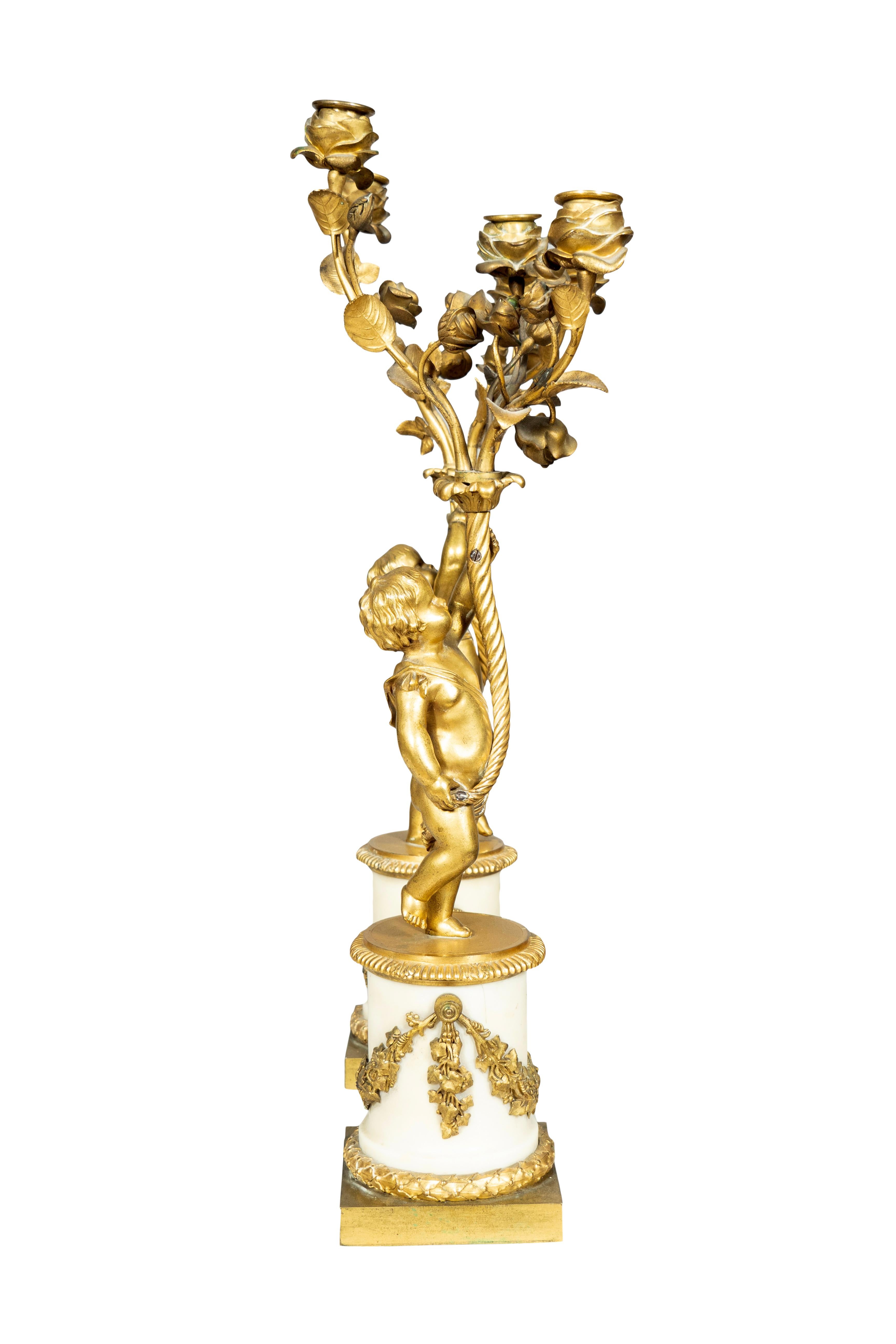 Francese Coppia di candelabri Luigi XVI in ormolu e marmo in vendita