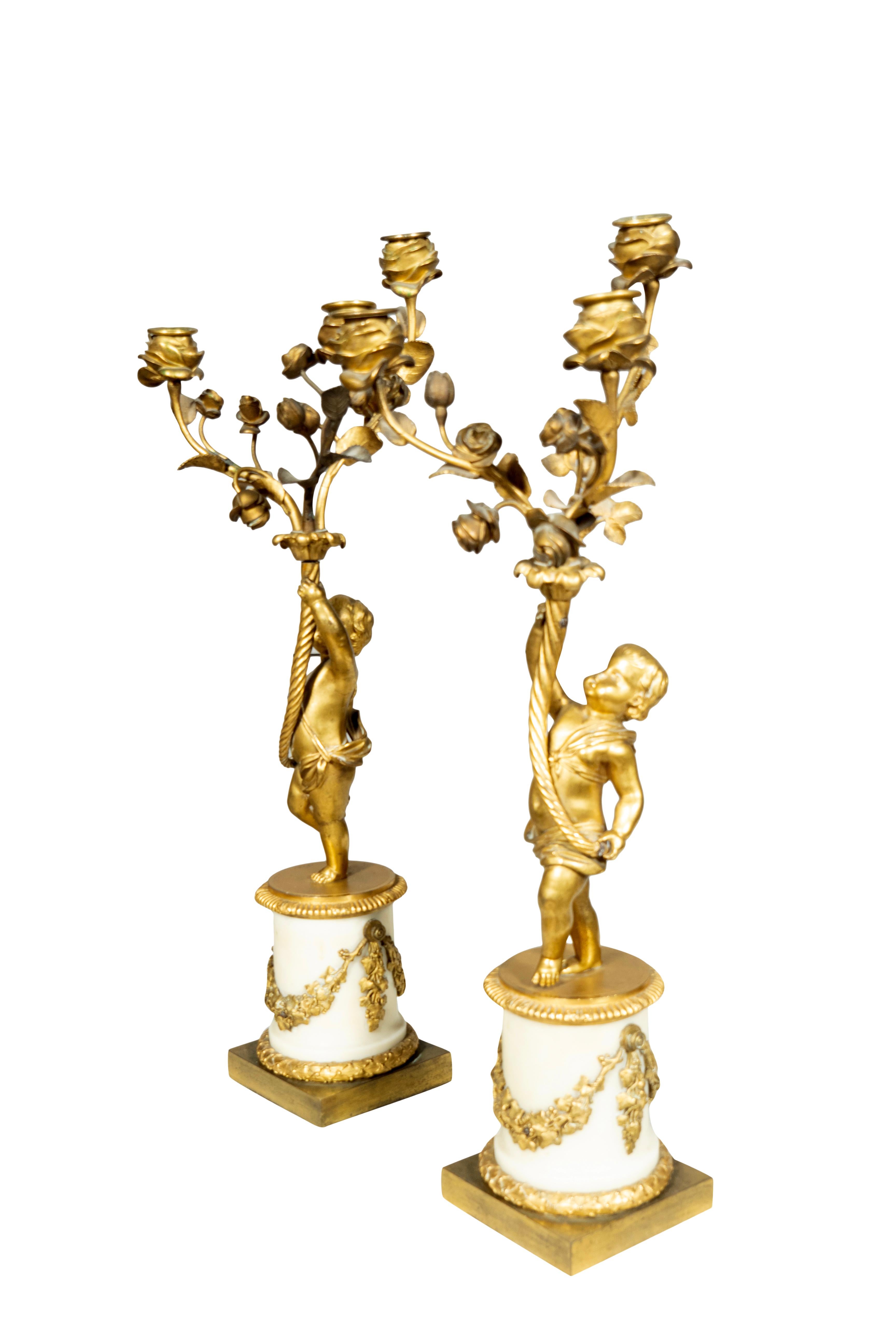 Coppia di candelabri Luigi XVI in ormolu e marmo In condizioni buone in vendita a Essex, MA