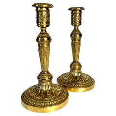 Pareja de candelabros de bronce ormoluado Luis XVI, Francia, Finales del siglo XVIII
