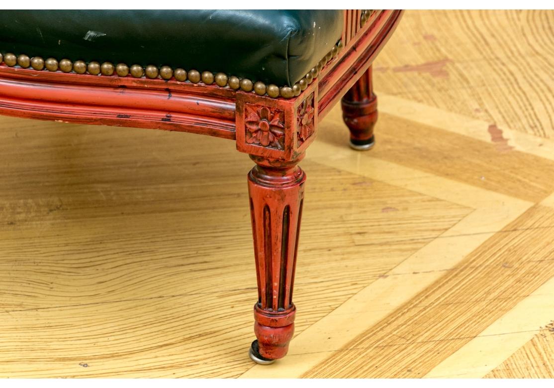 Coppia di poltrone da salotto basse decorate con vernice Louis Cane in vendita 5