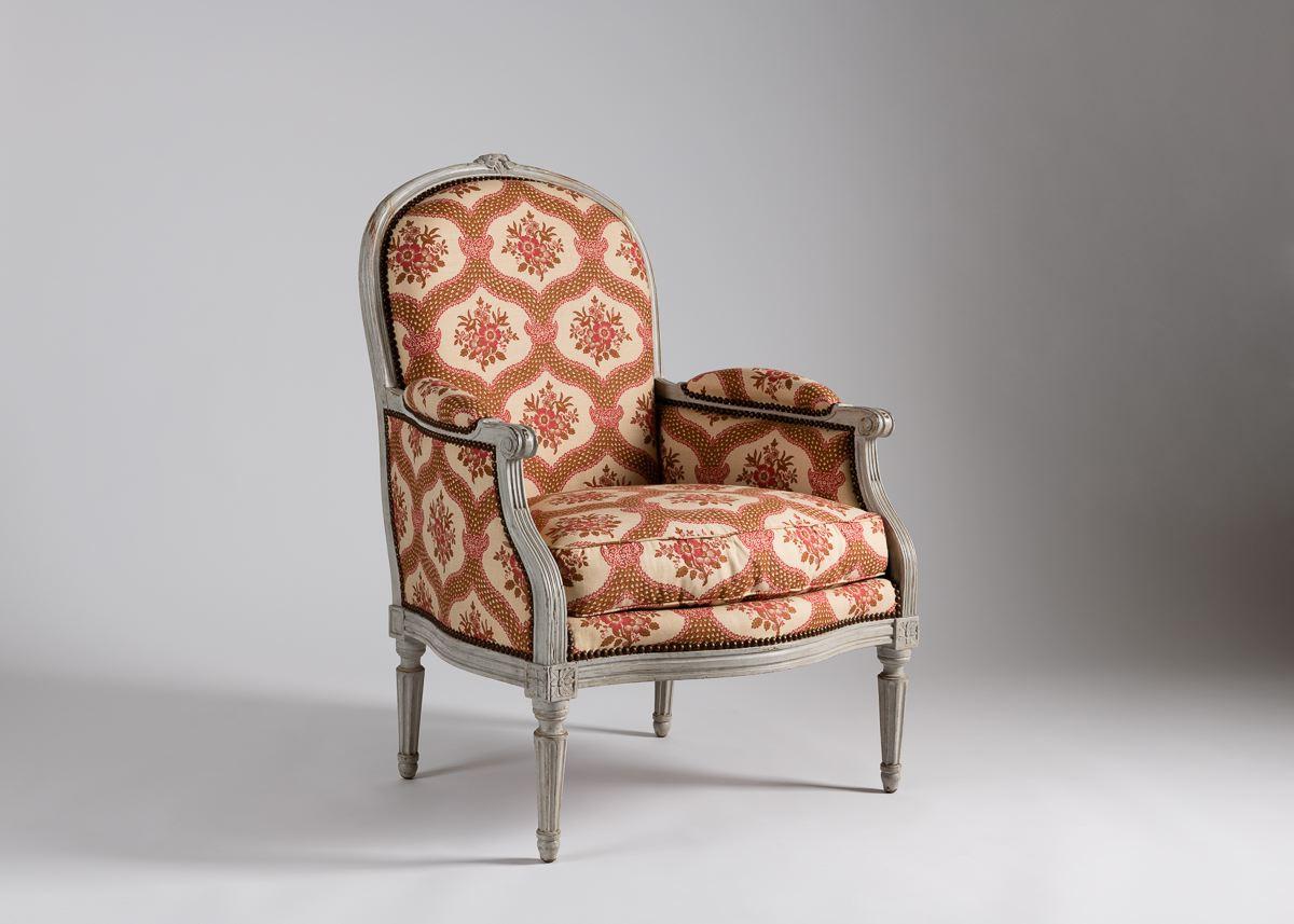 French Pair of Louis XVI Painted Bergère Armchairs, France, Circa 1770 For Sale
