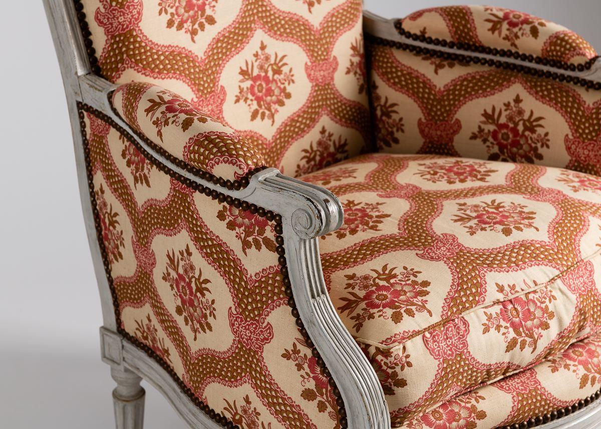 Pair of Louis XVI Painted Bergère Armchairs, France, Circa 1770 In Good Condition For Sale In New York, NY