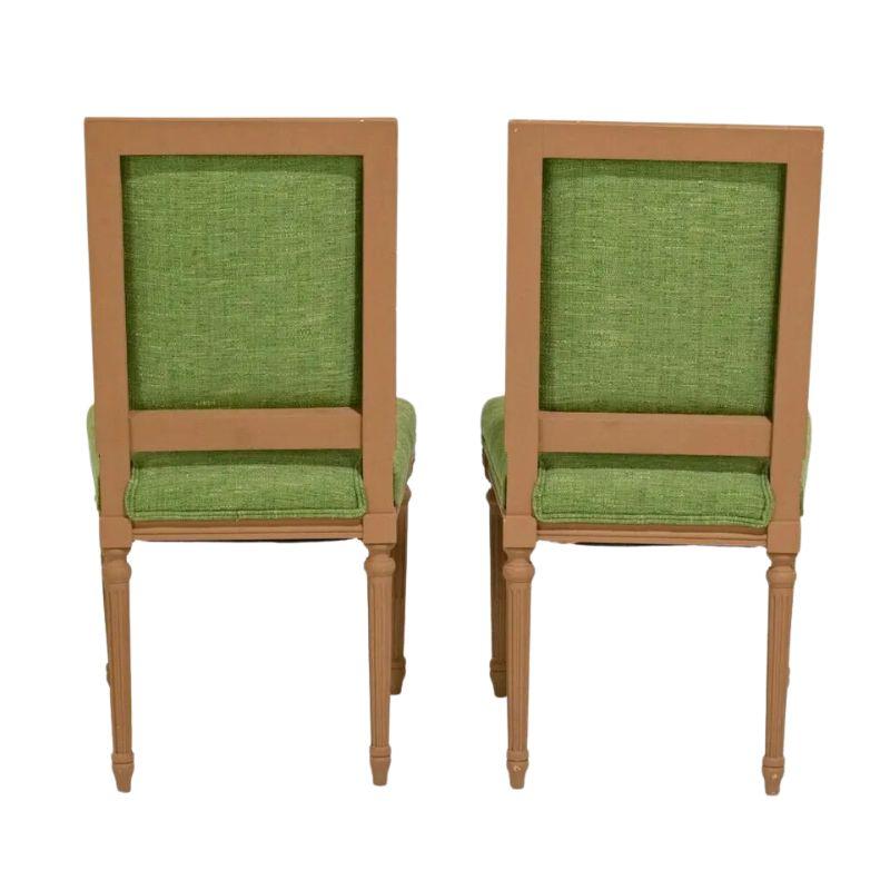 Paar Louis XVI Beistellstühle mit grüner Polsterung (Louis XVI.) im Angebot