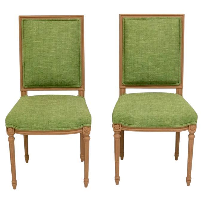 Paire de chaises d'appoint peintes Louis XVI avec tapisserie verte