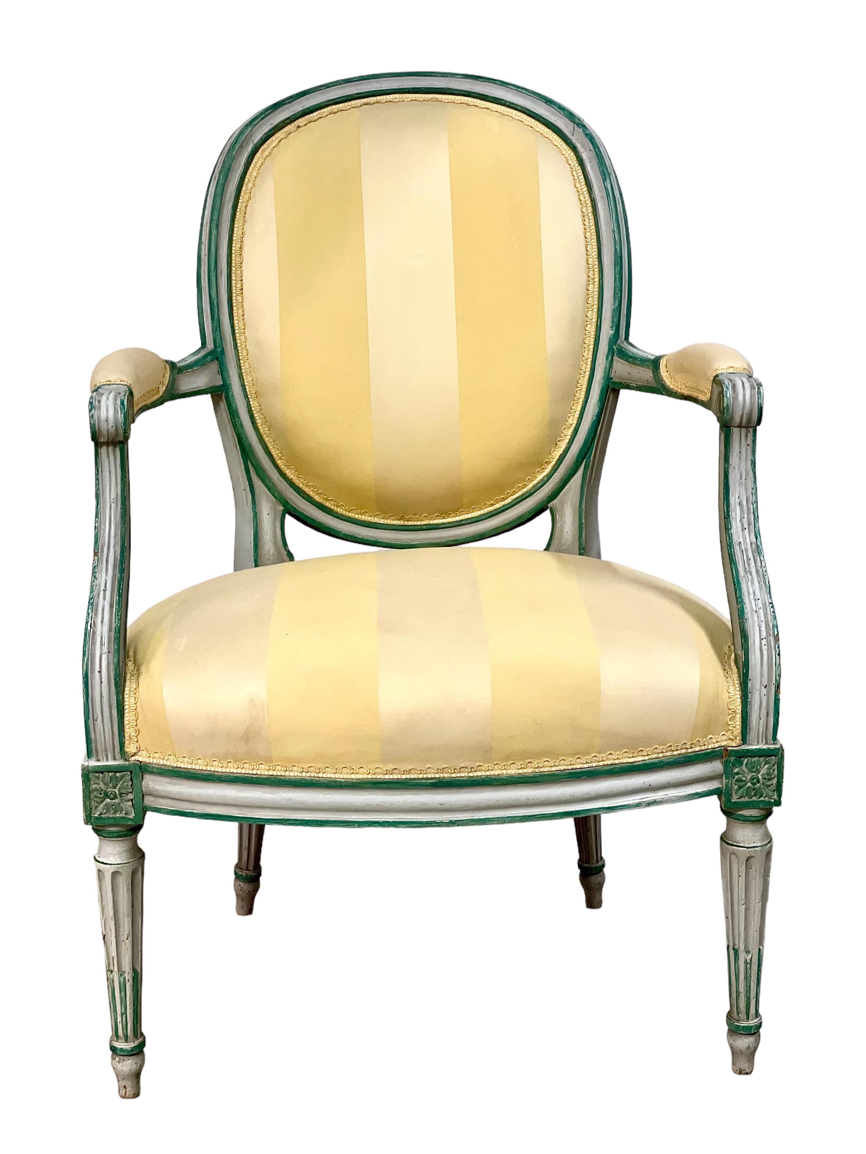 Louis XVI Period Pair of Cabriolet Médaillon Armchairs 18th Century For Sale 6