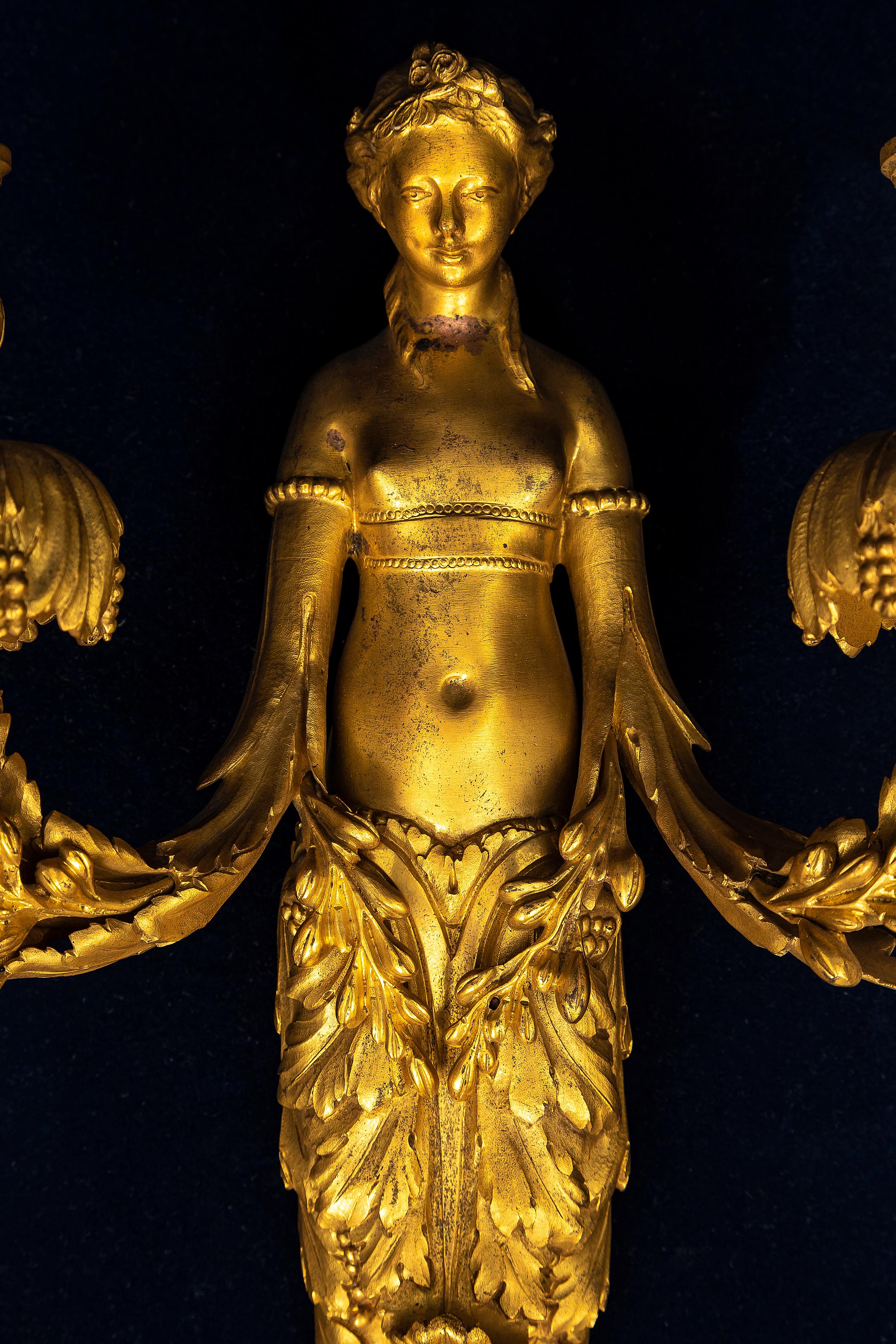Coppia di appliques/consolle da parete neoclassiche a forma di fanciulla in Ormolu del periodo Luigi XVI in vendita 4