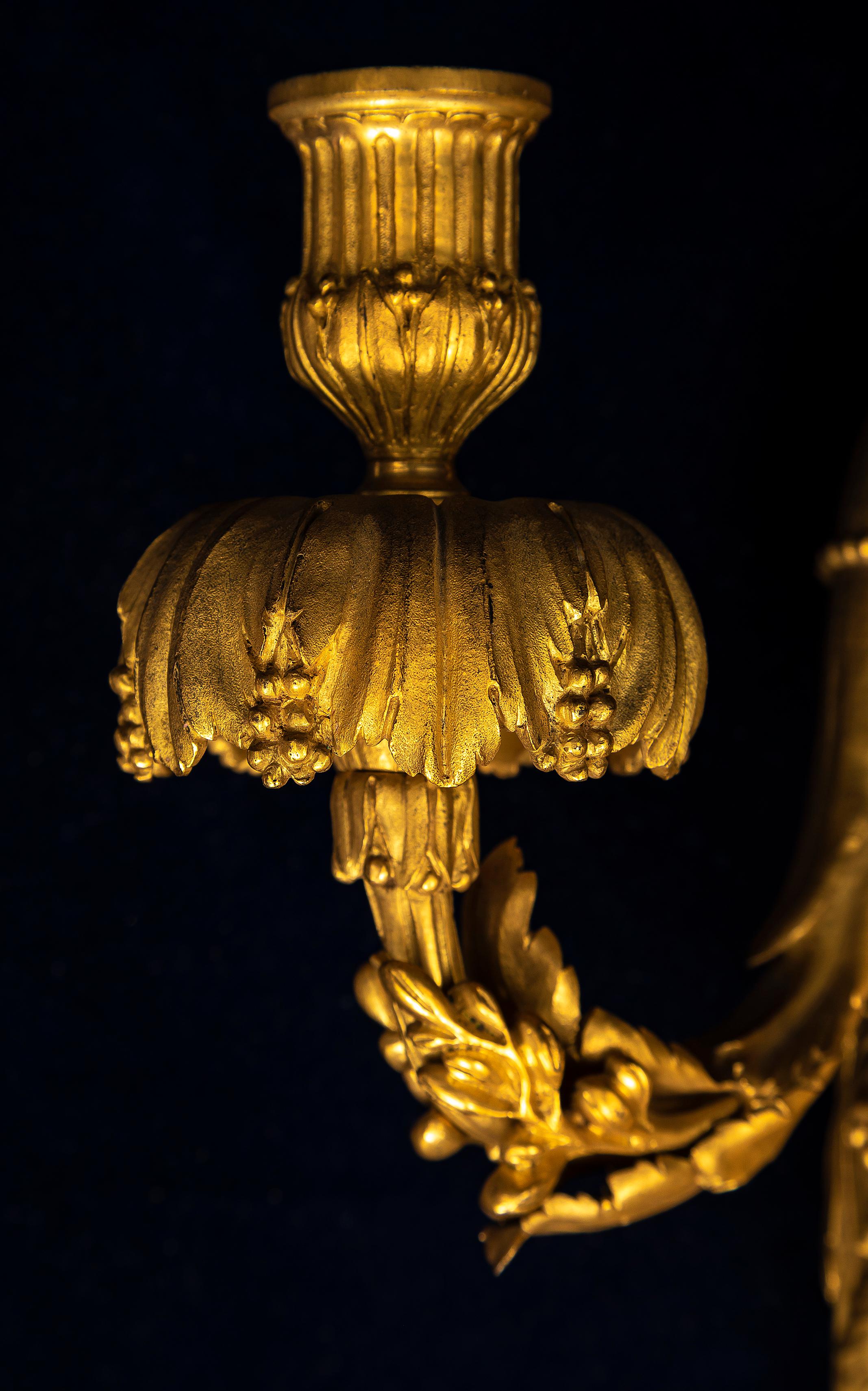 Coppia di appliques/consolle da parete neoclassiche a forma di fanciulla in Ormolu del periodo Luigi XVI in vendita 7