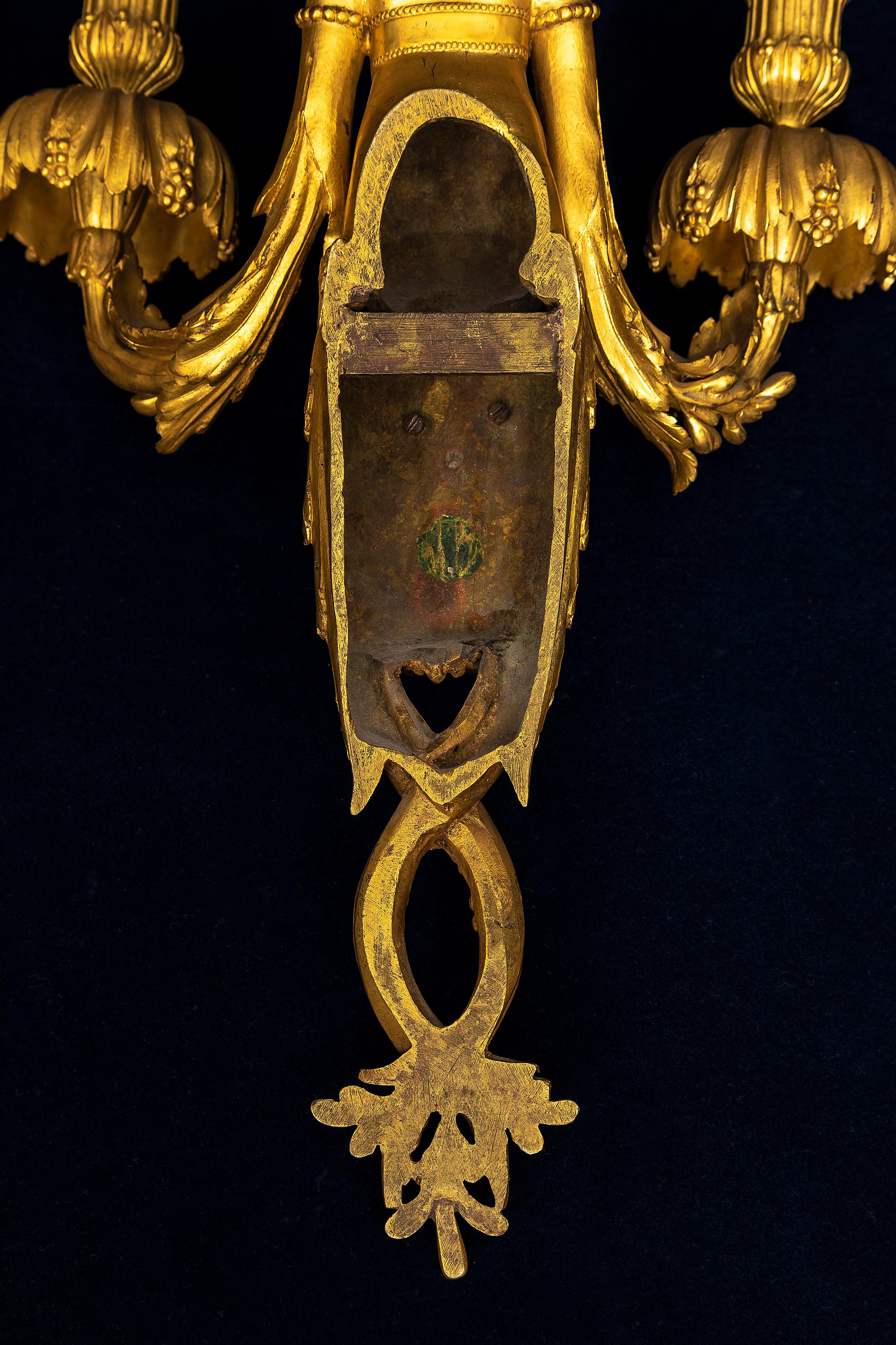 Coppia di appliques/consolle da parete neoclassiche a forma di fanciulla in Ormolu del periodo Luigi XVI in vendita 9